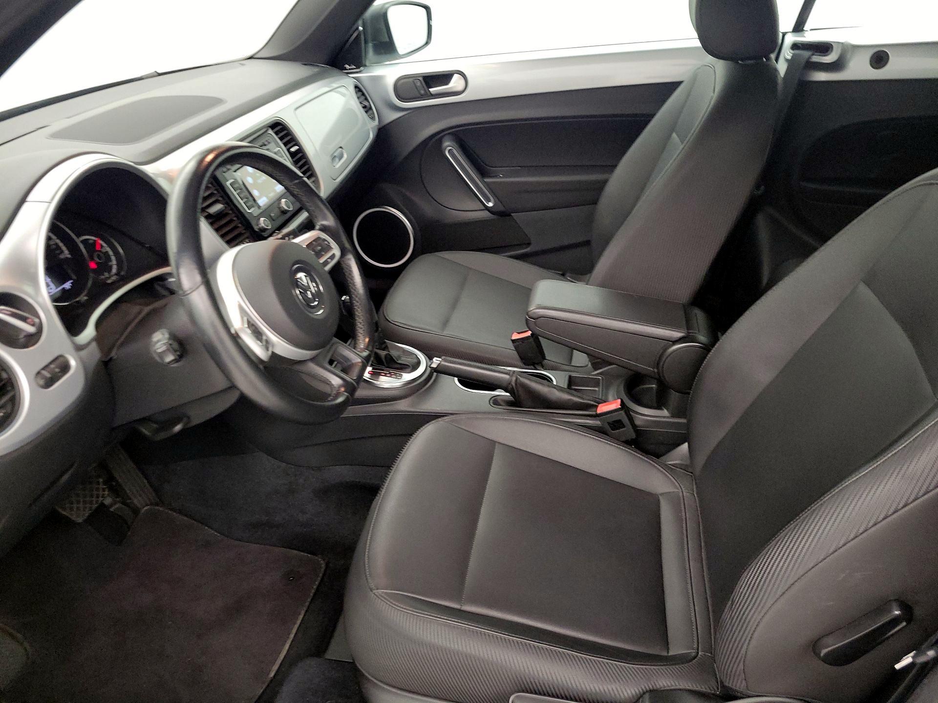 Thumbnail: 2013 Volkswagen Beetle - 11