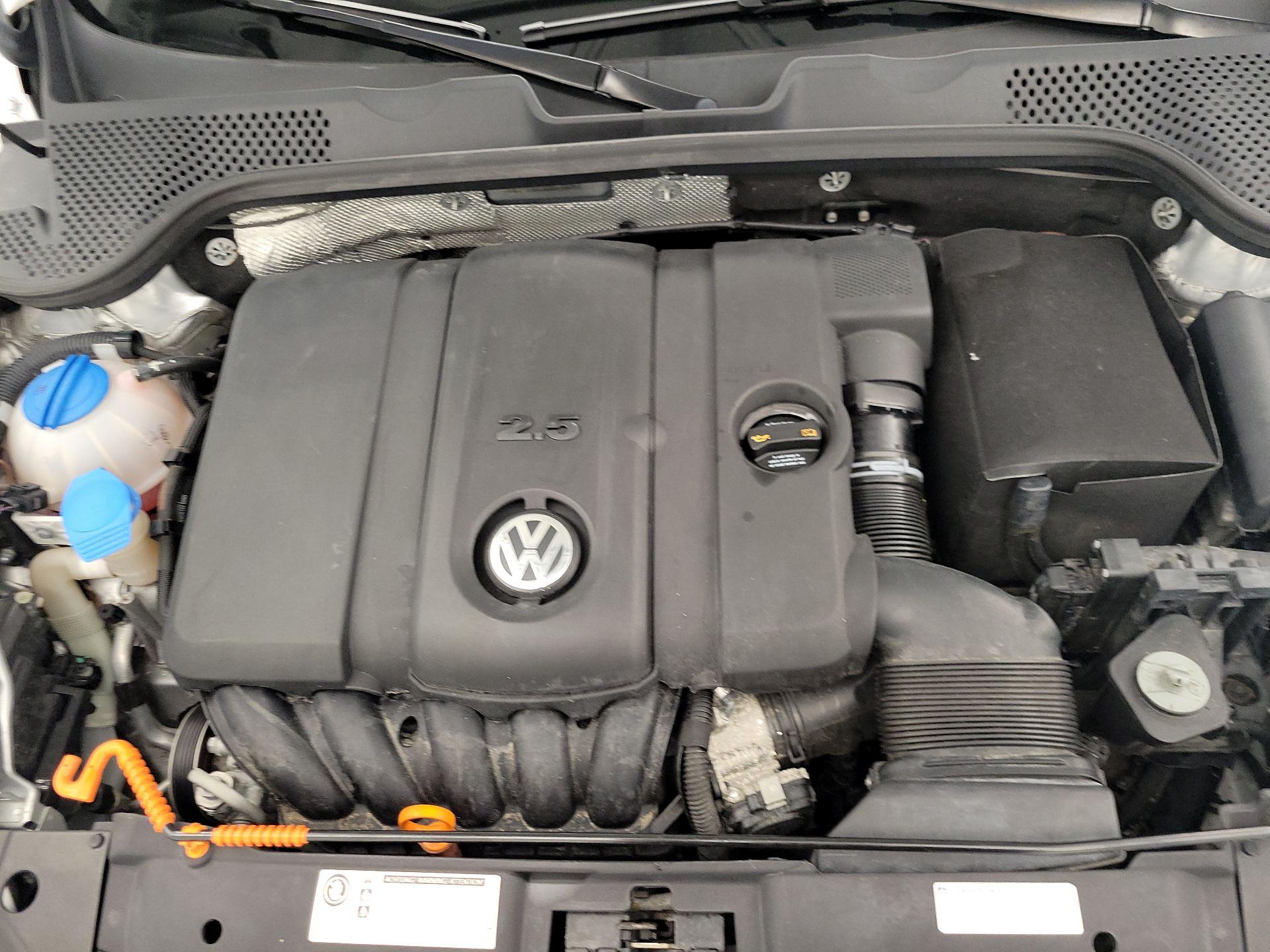 Thumbnail: 2013 Volkswagen Beetle - 18