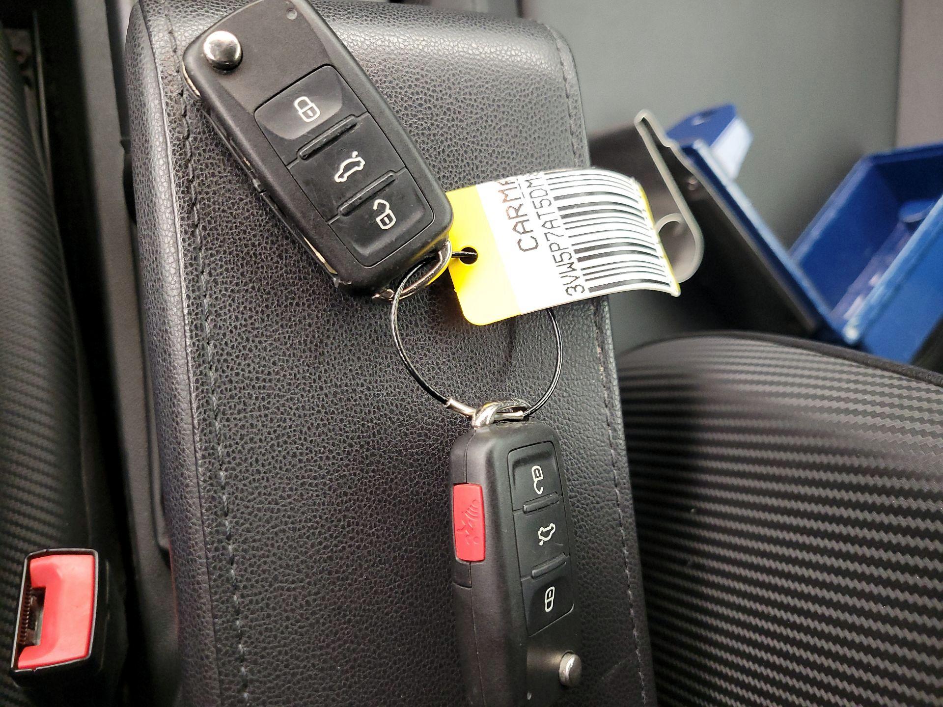 Thumbnail: 2013 Volkswagen Beetle - 19