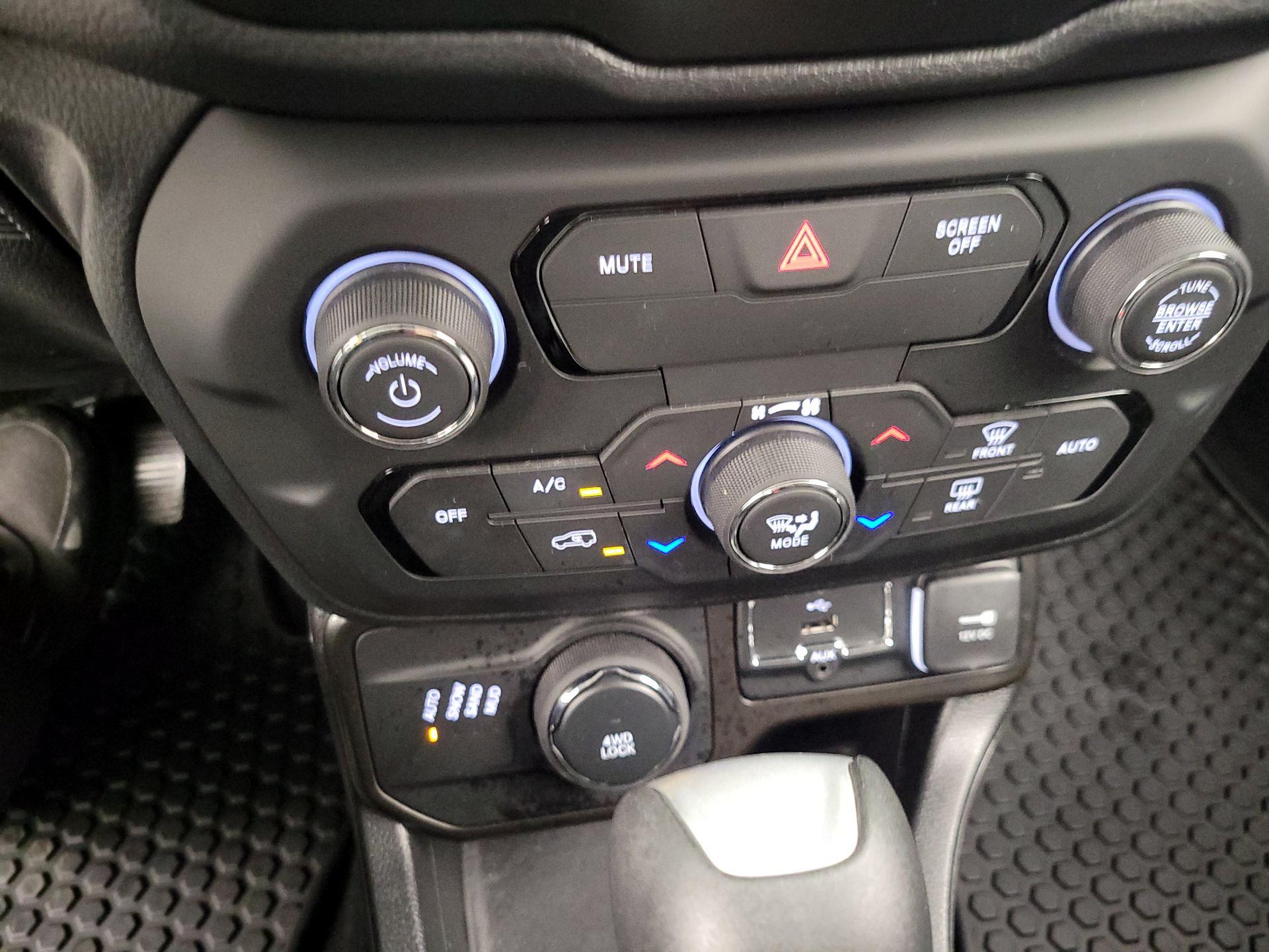 Thumbnail: 2019 Jeep Renegade - 15