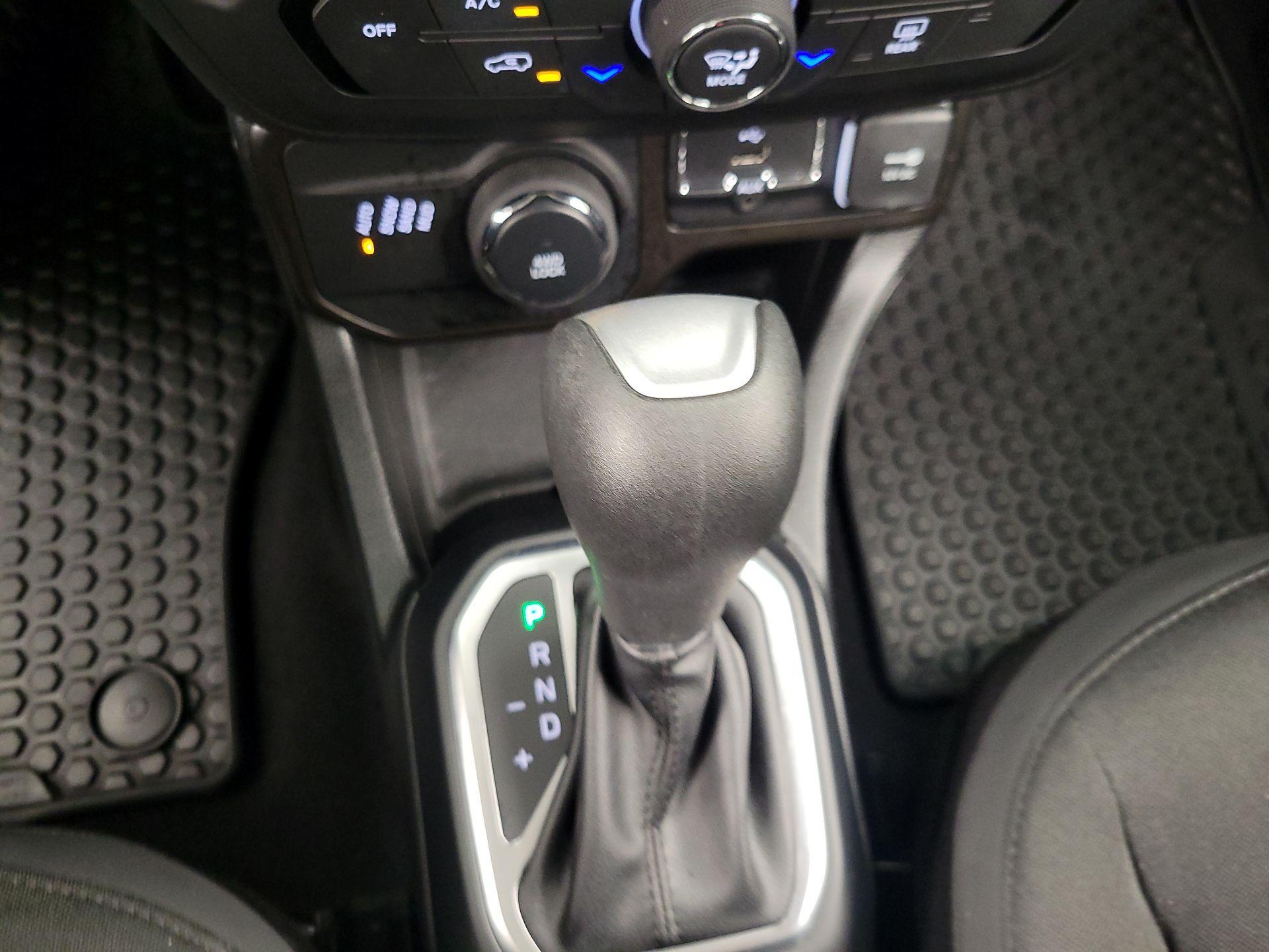Thumbnail: 2019 Jeep Renegade - 16