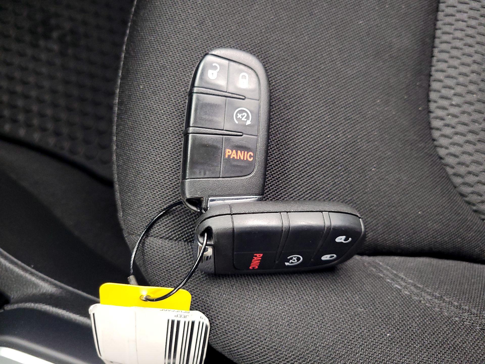 Thumbnail: 2019 Jeep Renegade - 20