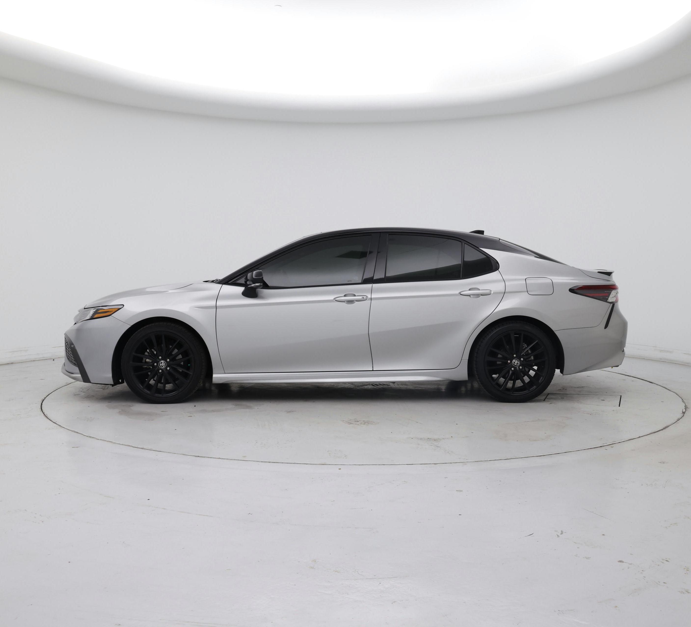 Thumbnail: 2021 Toyota Camry - 3