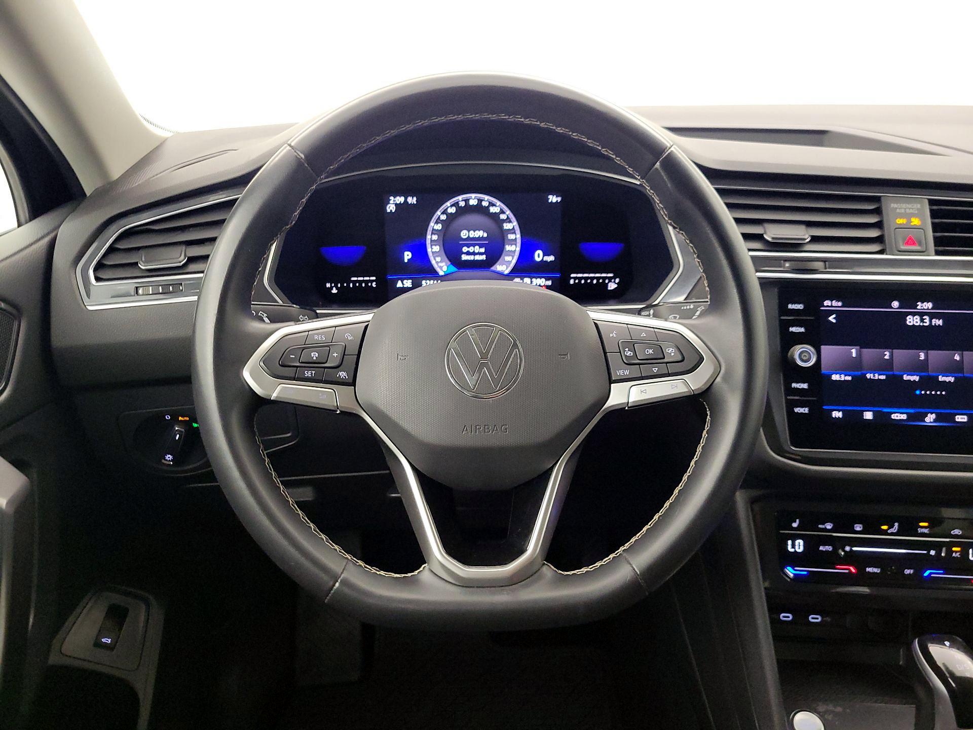 Thumbnail: 2022 Volkswagen Tiguan - 10