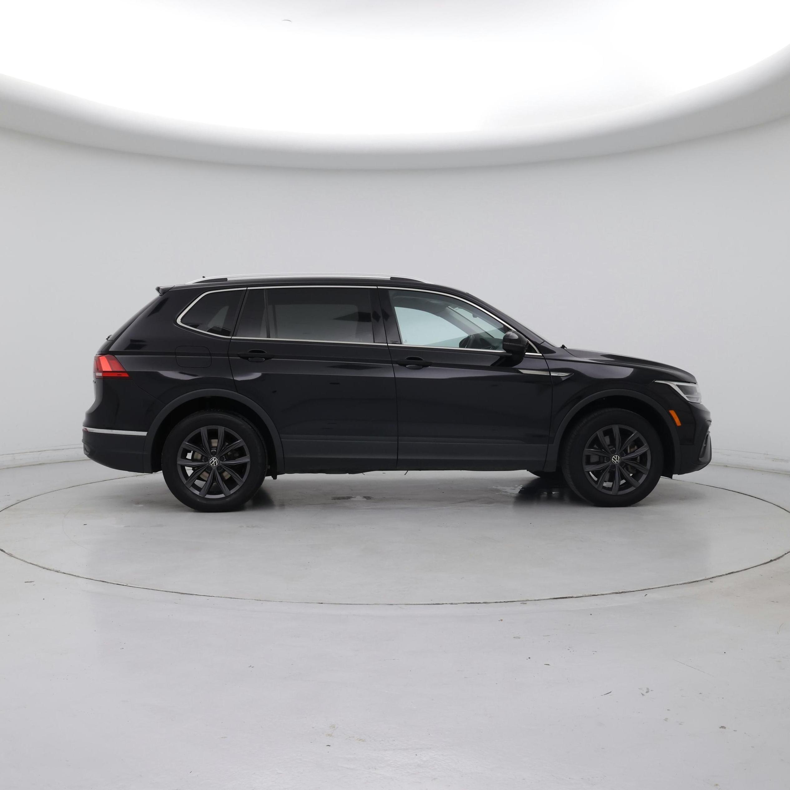 Thumbnail: 2022 Volkswagen Tiguan - 7