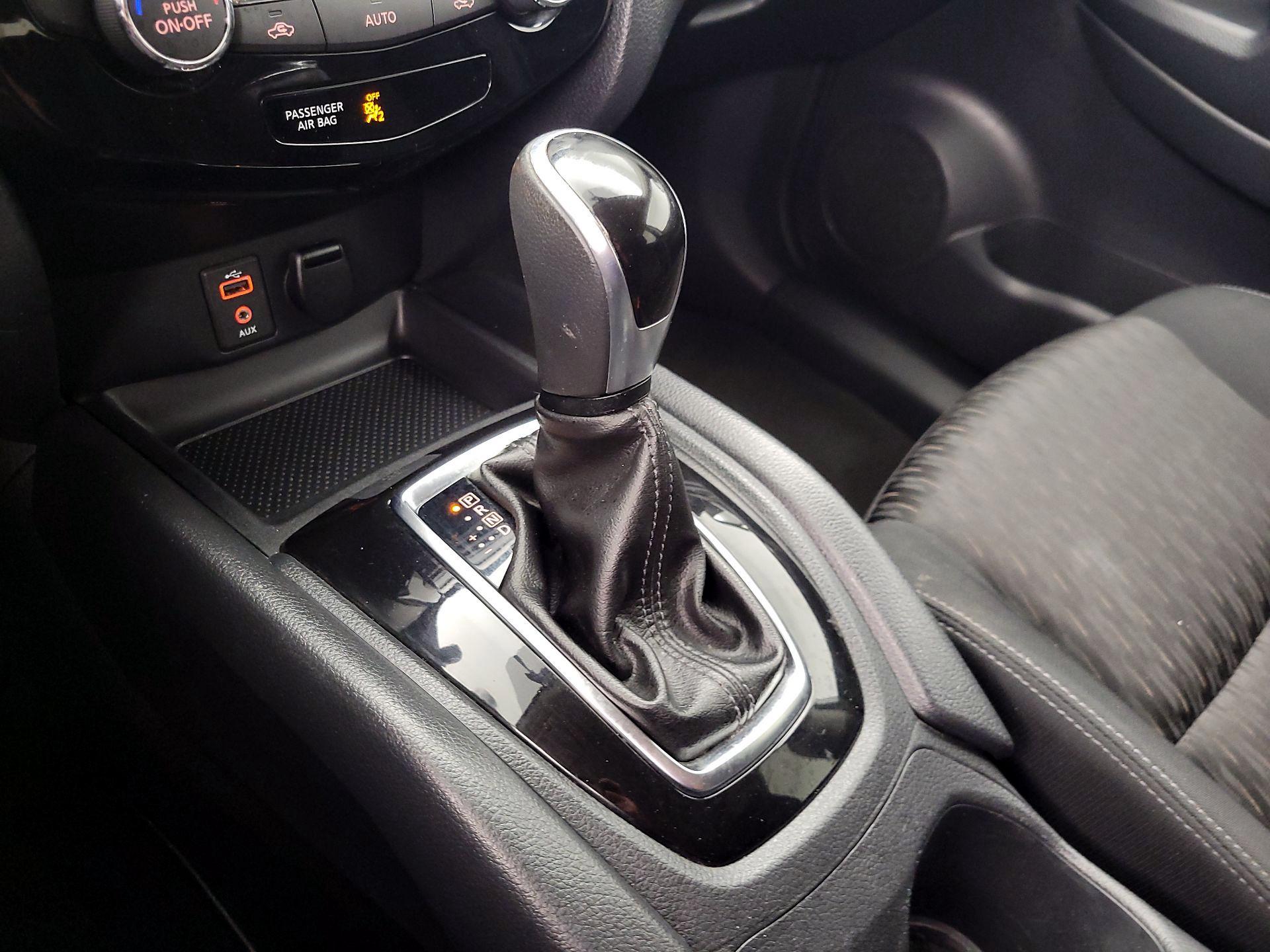 Thumbnail: 2017 Nissan Rogue - 17