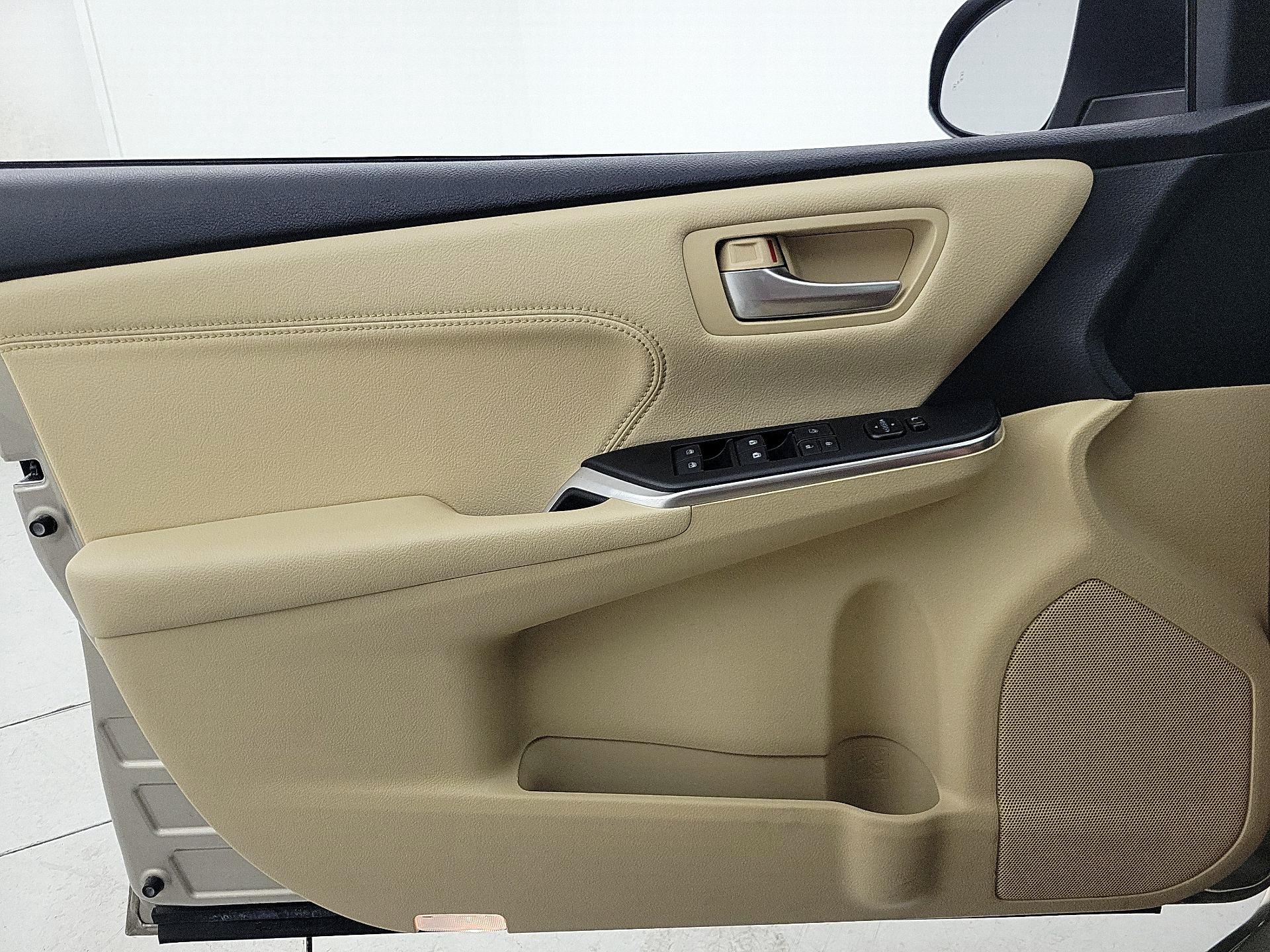 Thumbnail: 2016 Toyota Camry - 12