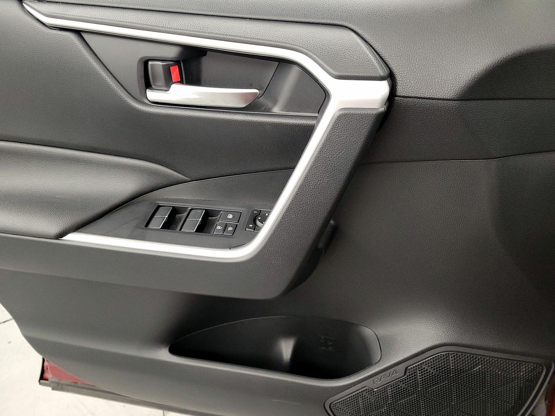 Thumbnail: 2019 Toyota RAV4 - 12