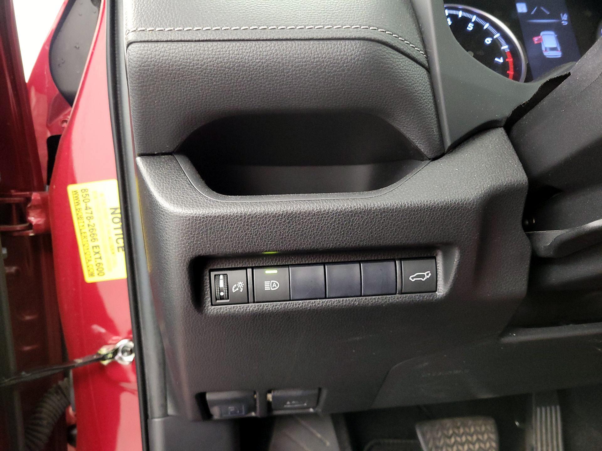 Thumbnail: 2019 Toyota RAV4 - 13