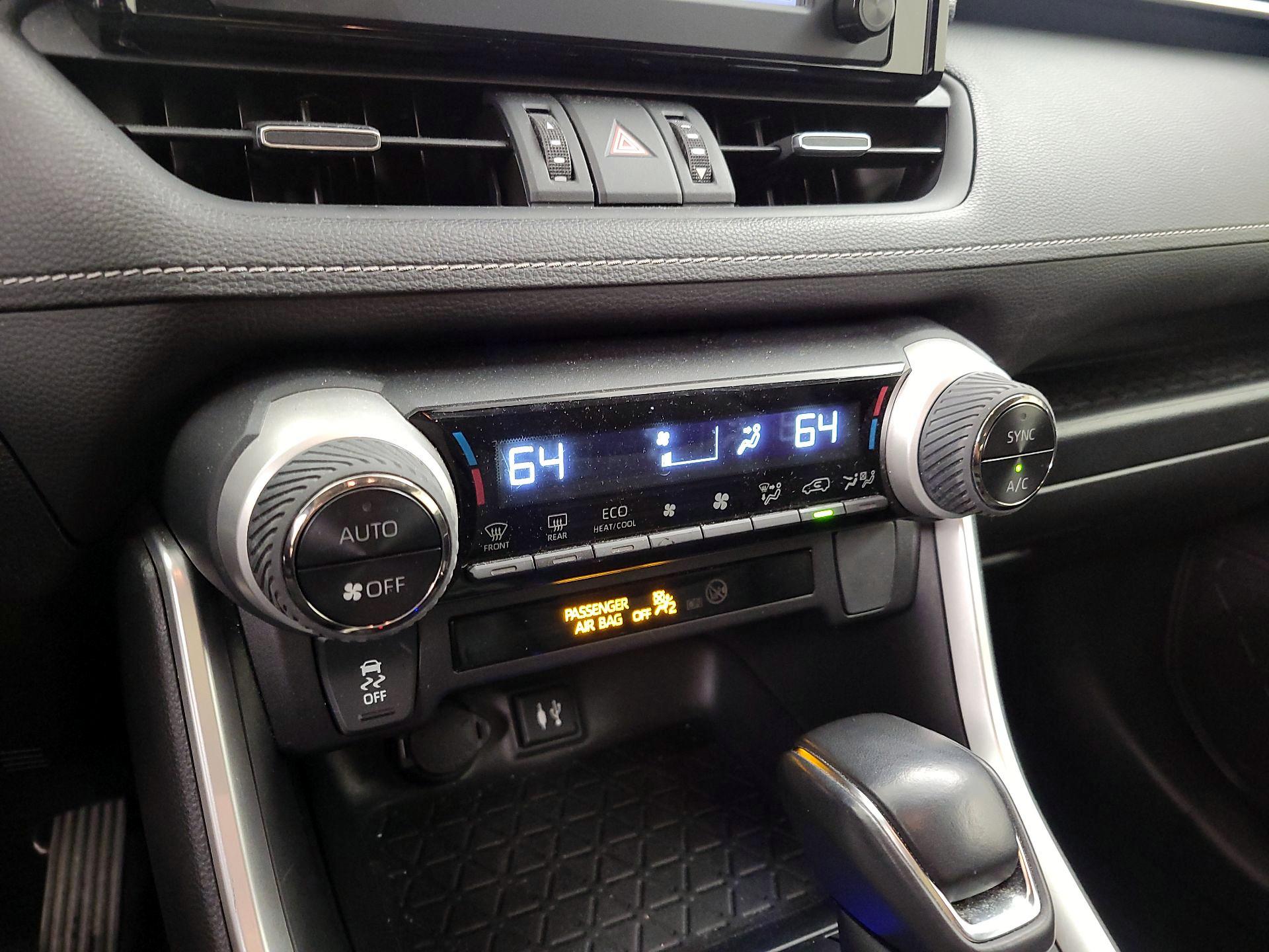 Thumbnail: 2019 Toyota RAV4 - 16