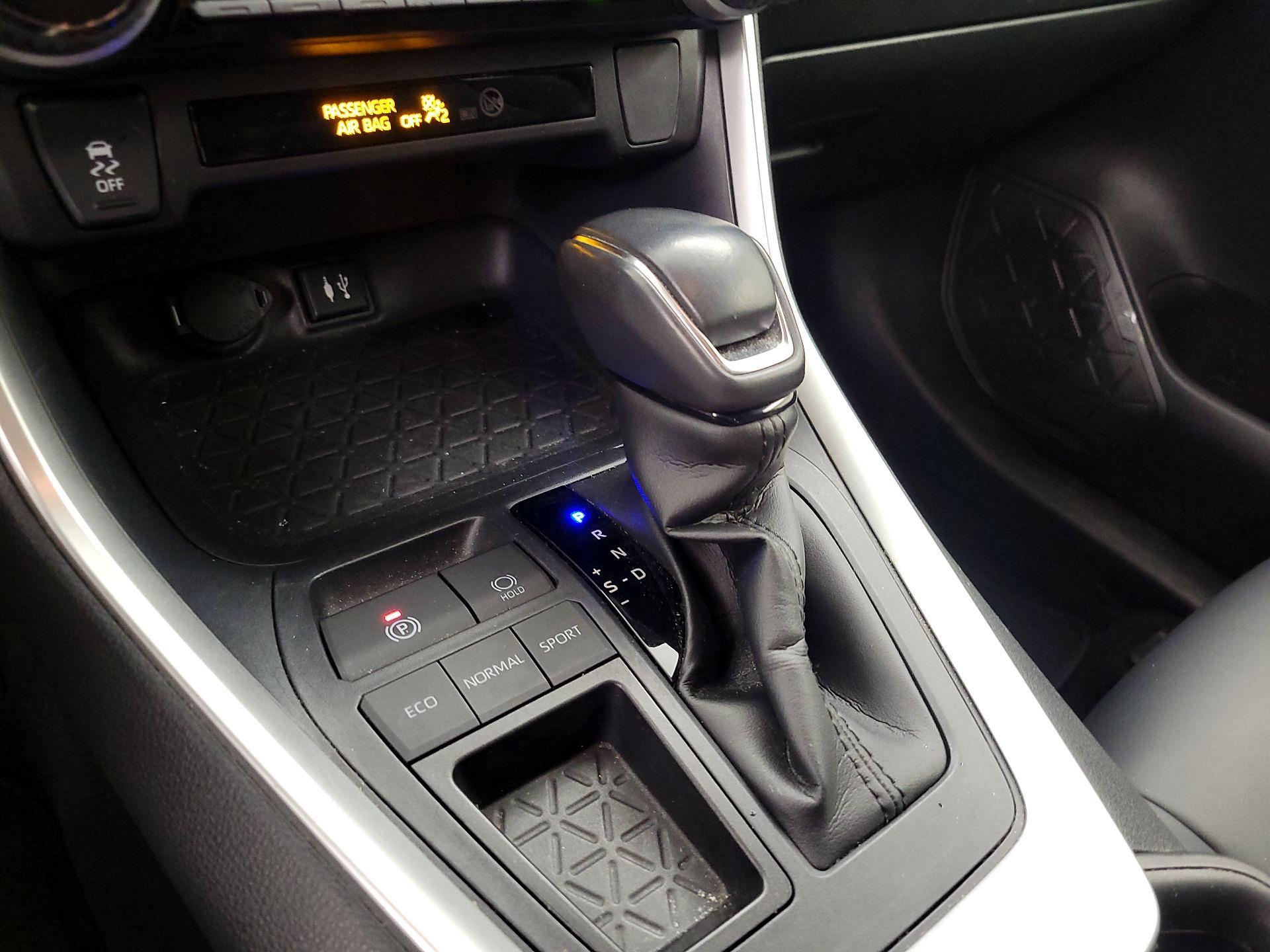 Thumbnail: 2019 Toyota RAV4 - 17