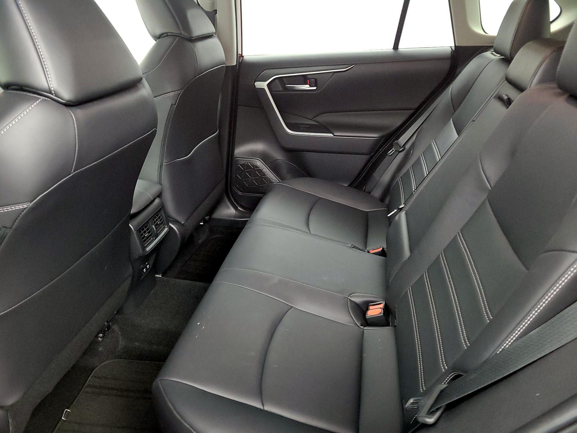 Thumbnail: 2019 Toyota RAV4 - 20