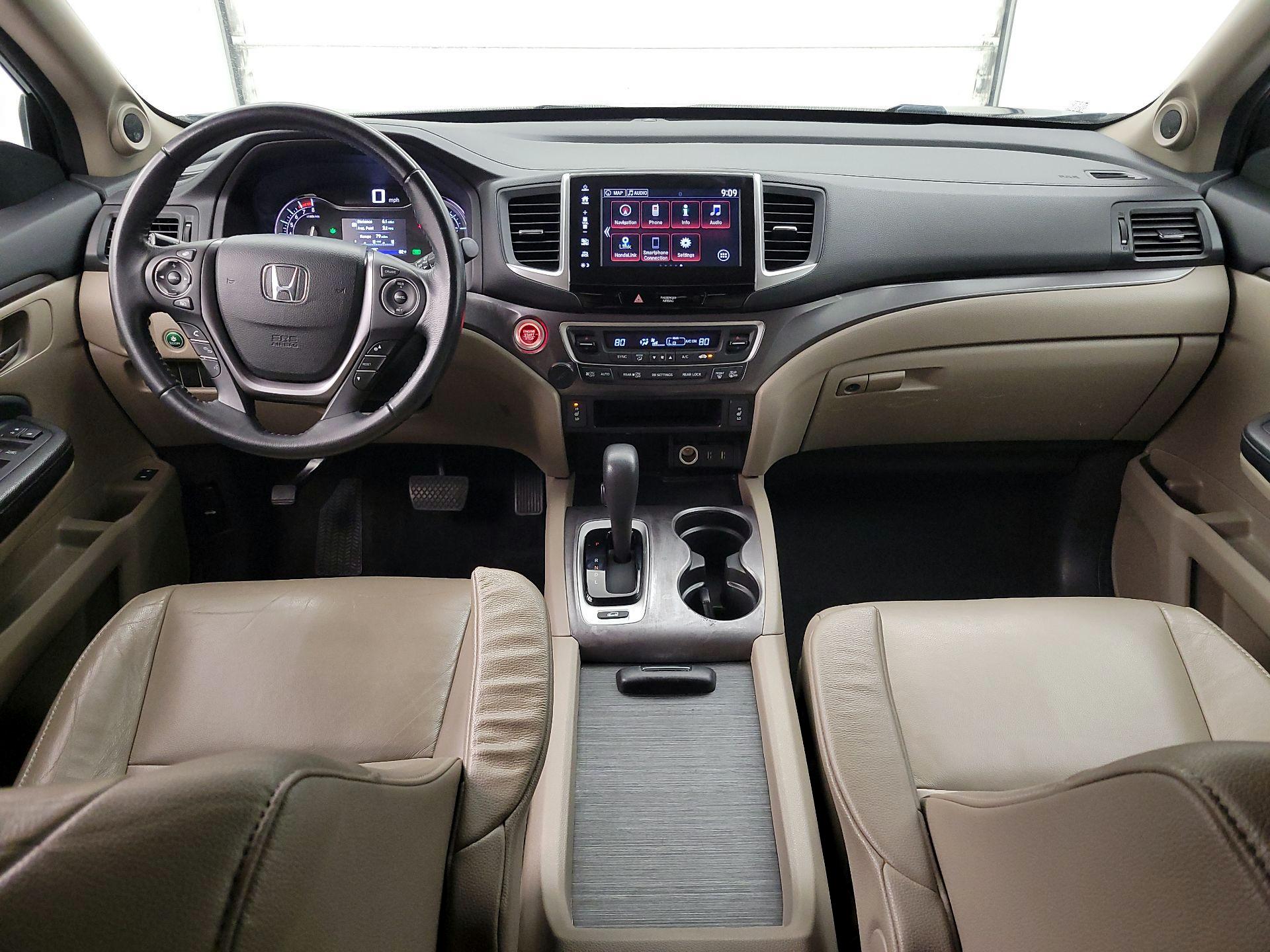 Thumbnail: 2017 Honda Pilot - 9