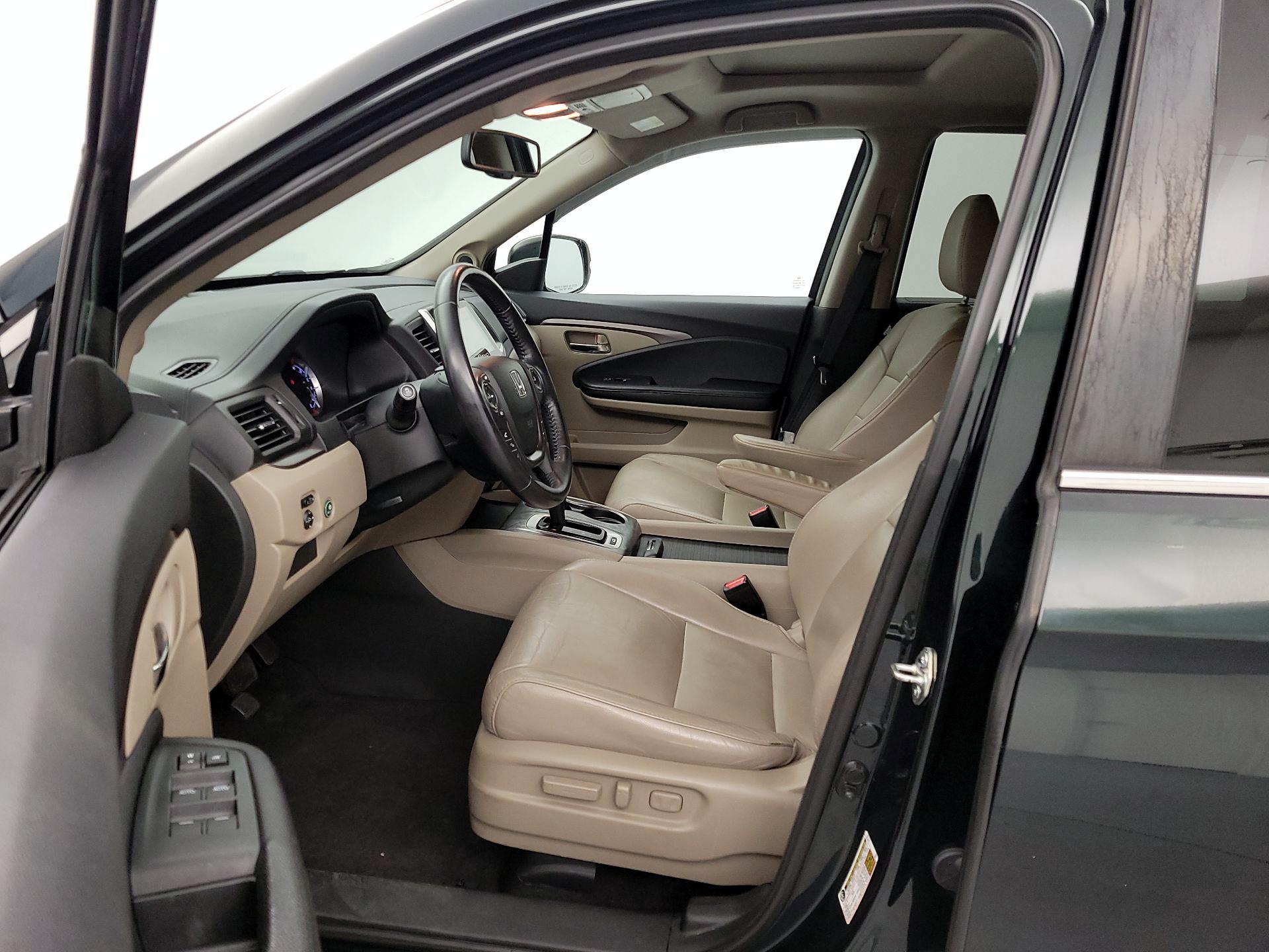 Thumbnail: 2017 Honda Pilot - 11