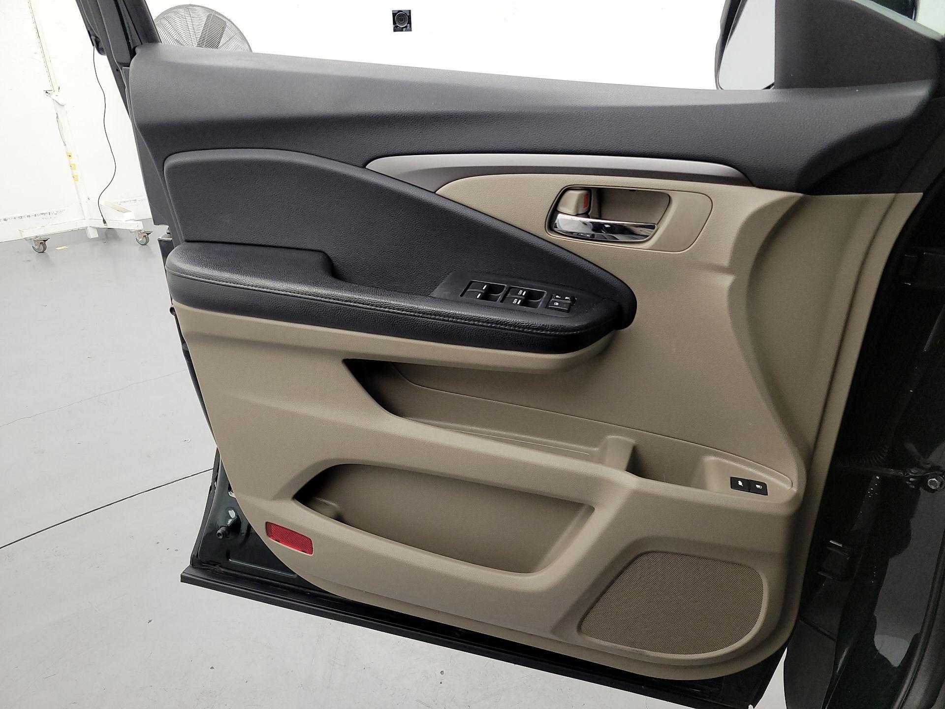 Thumbnail: 2017 Honda Pilot - 12