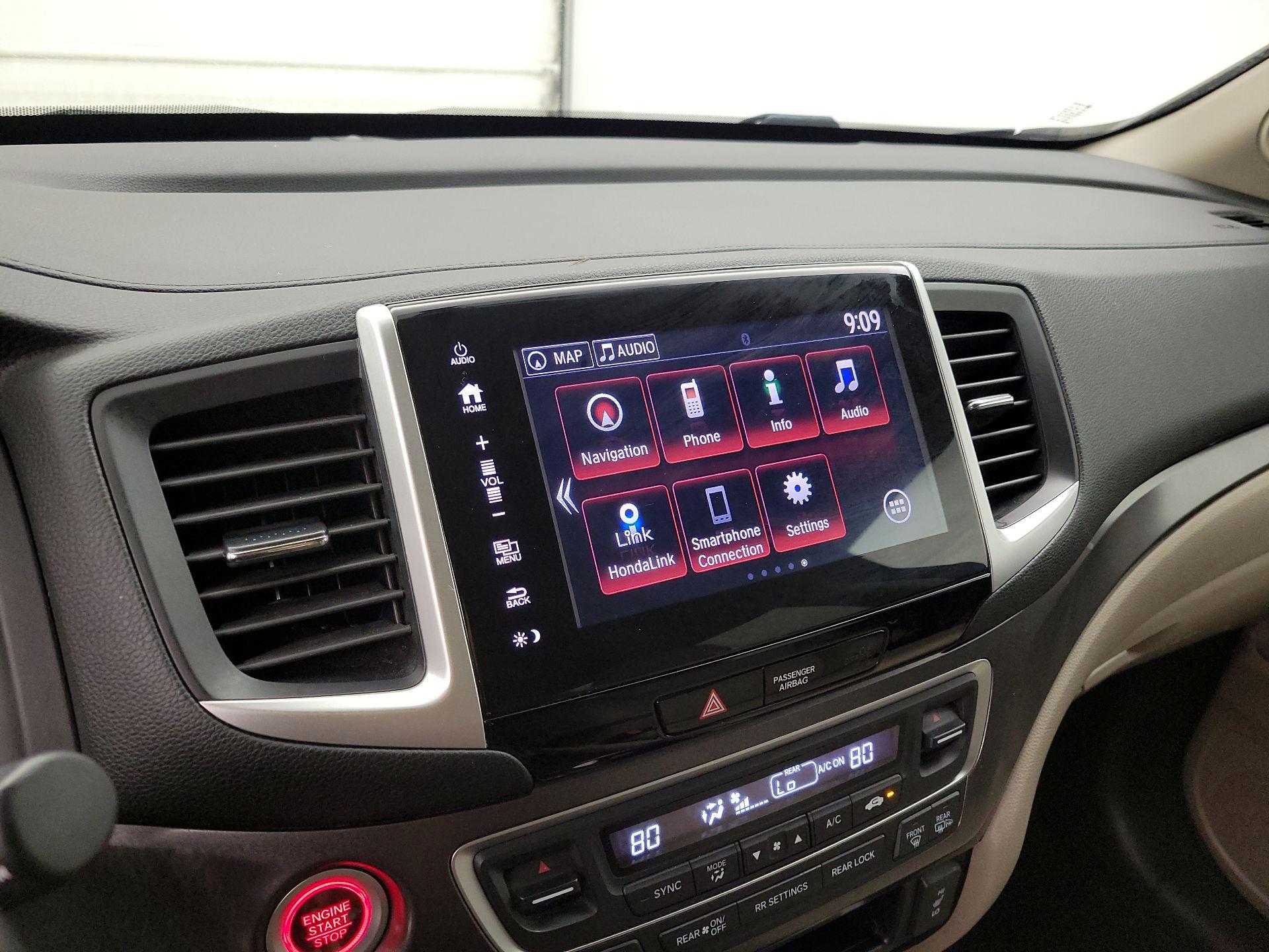 Thumbnail: 2017 Honda Pilot - 16