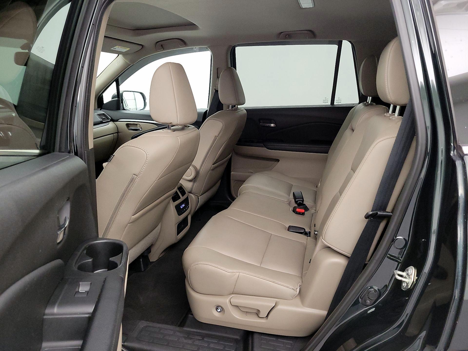 Thumbnail: 2017 Honda Pilot - 19