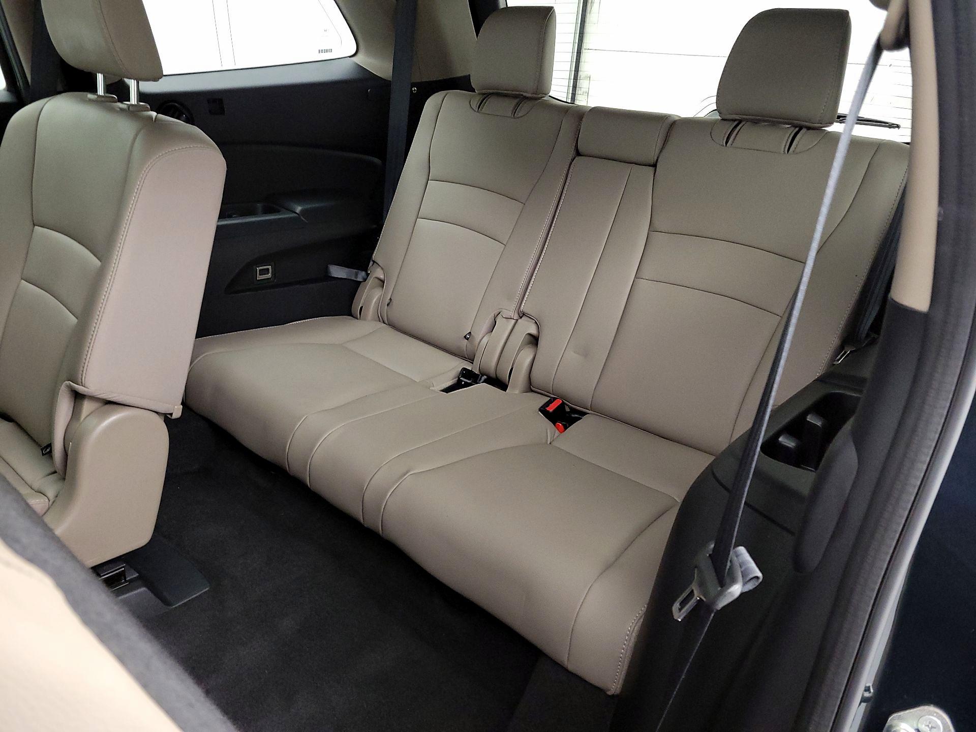 Thumbnail: 2017 Honda Pilot - 20