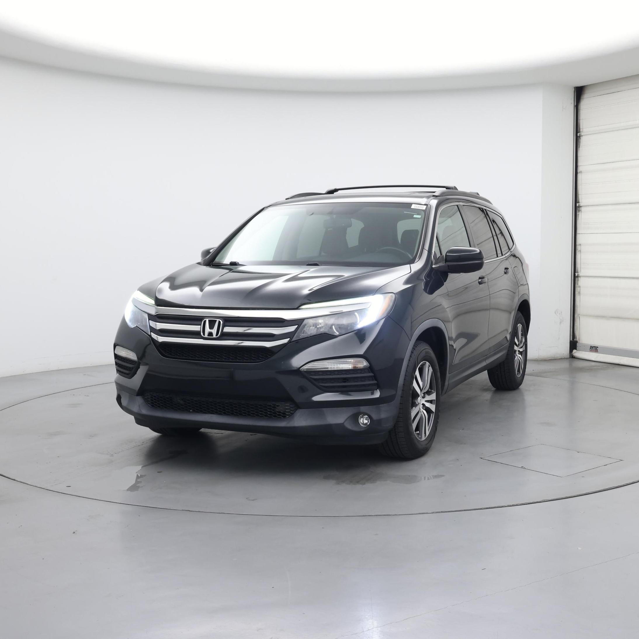 Thumbnail: 2017 Honda Pilot - 4