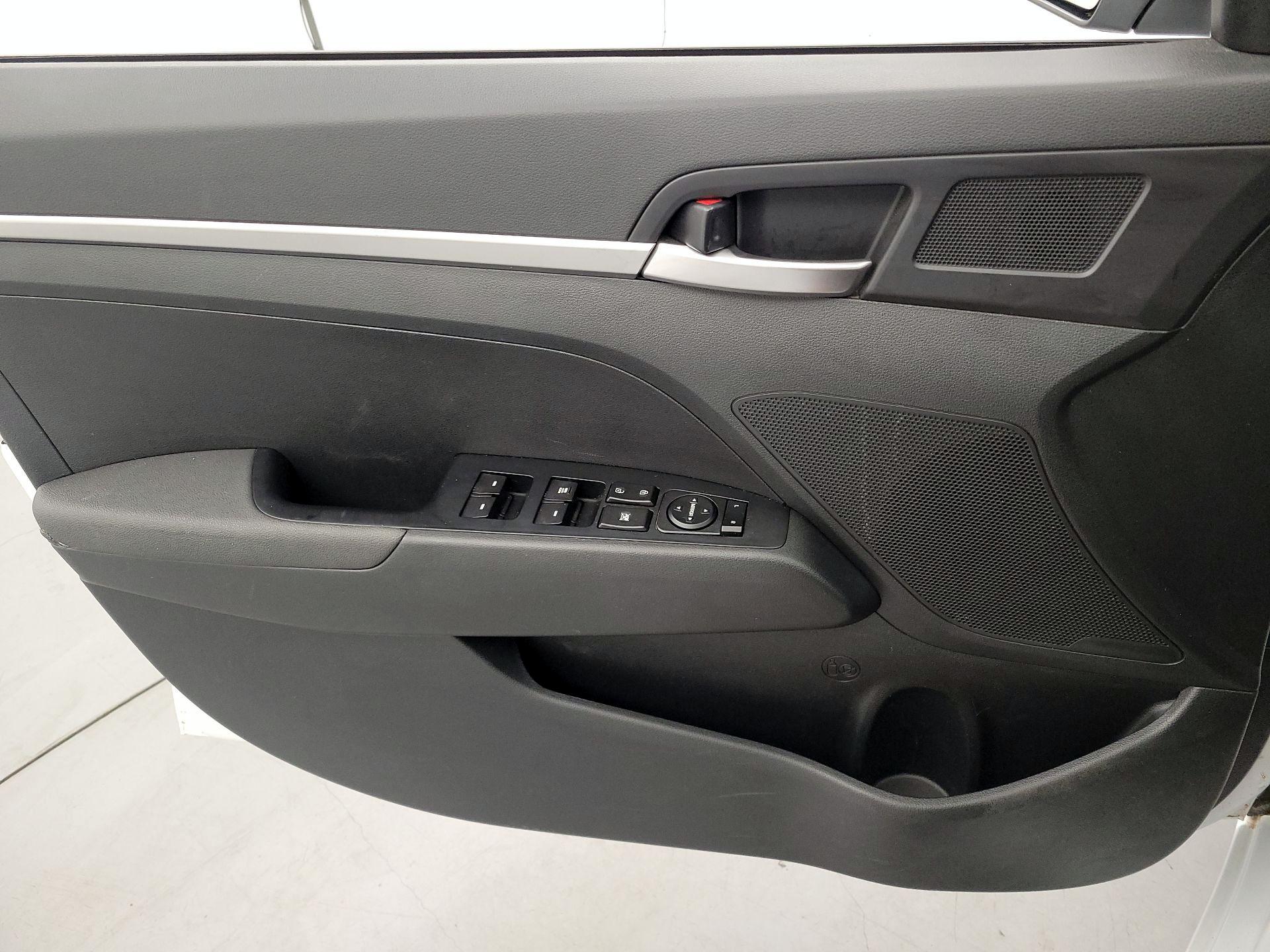 Thumbnail: 2020 Hyundai Elantra - 10