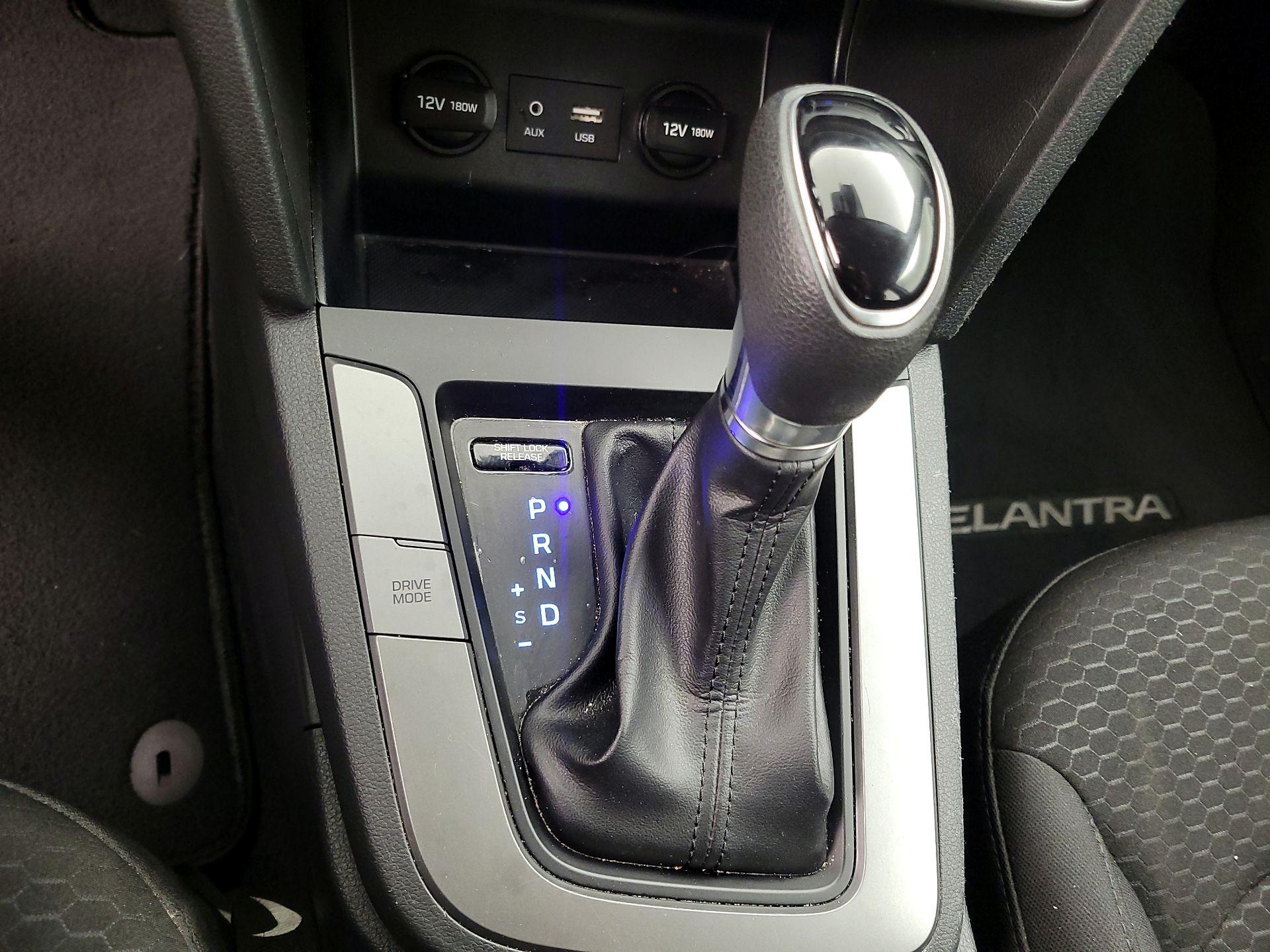 Thumbnail: 2020 Hyundai Elantra - 13