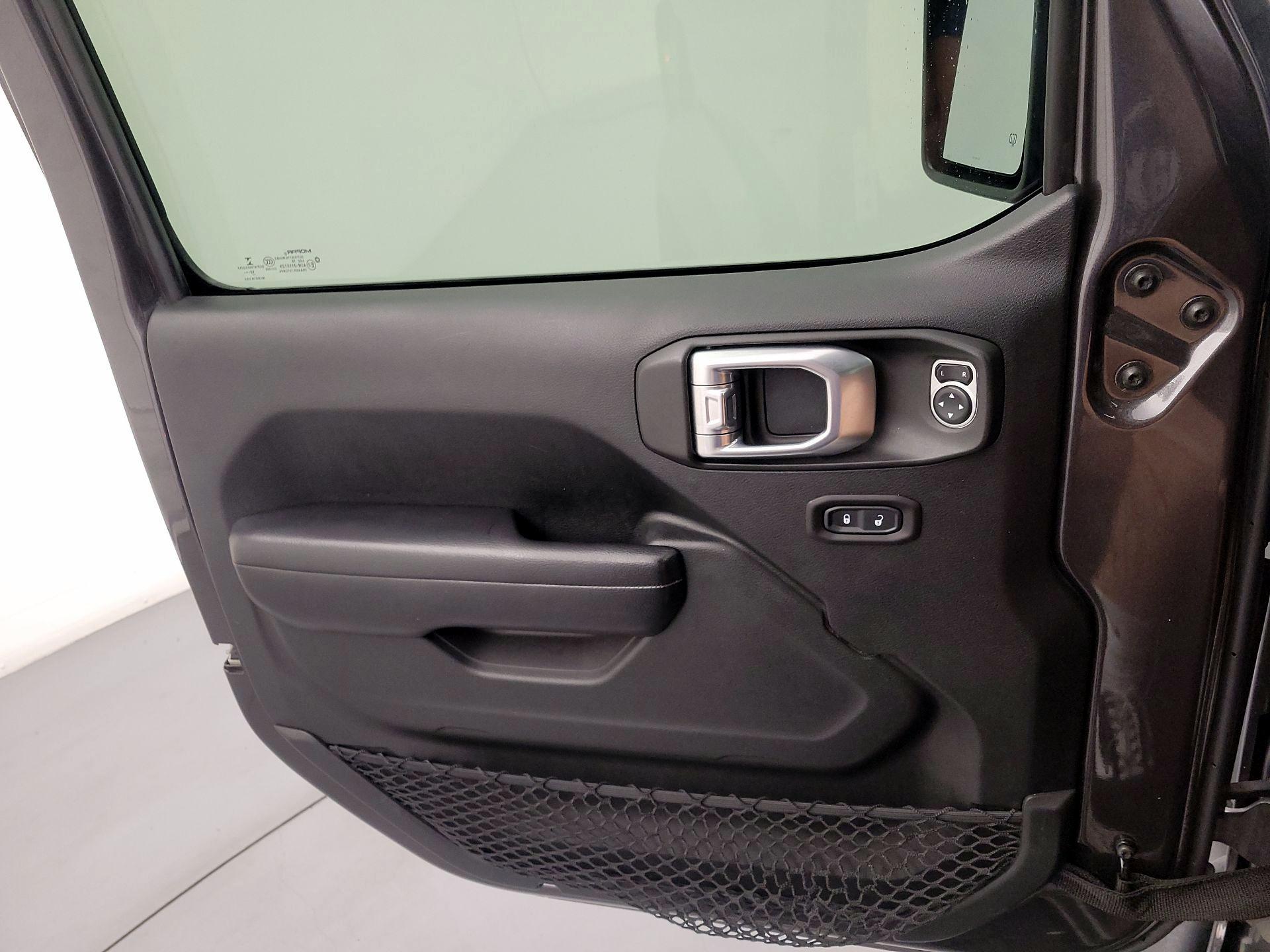 Thumbnail: 2018 Jeep Wrangler - 12