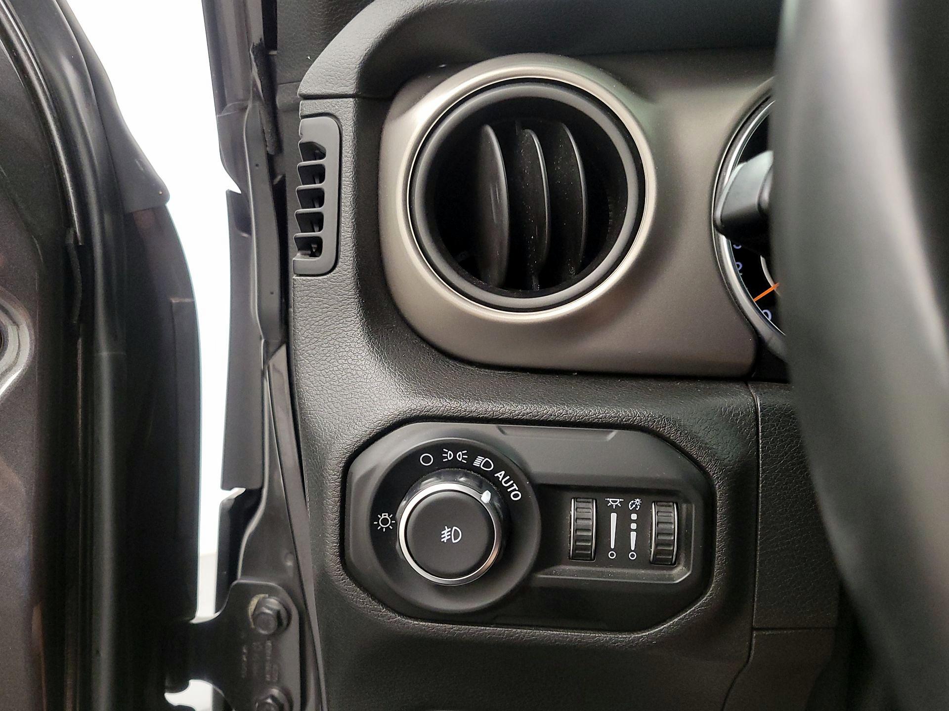 Thumbnail: 2018 Jeep Wrangler - 13