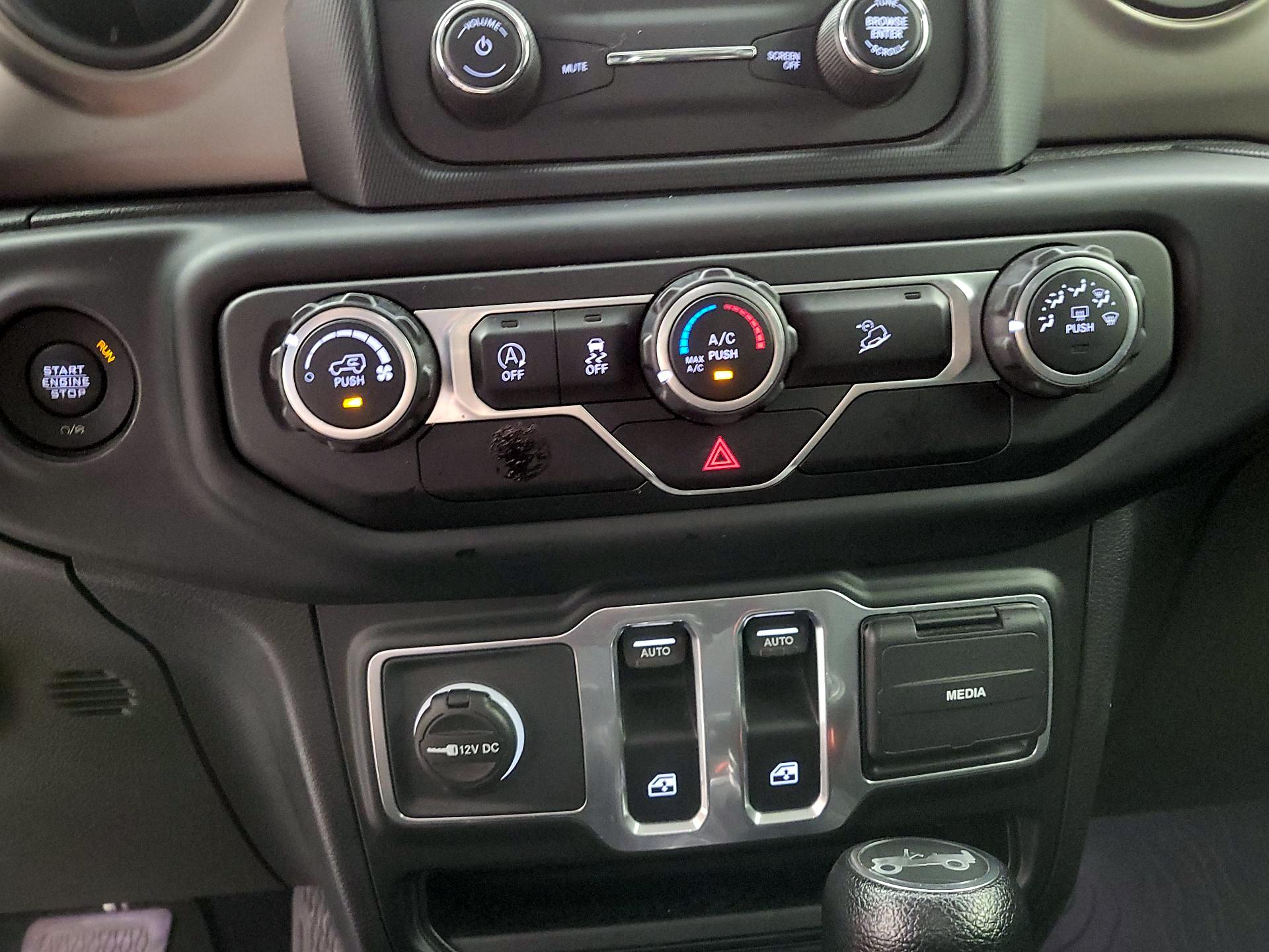 Thumbnail: 2018 Jeep Wrangler - 16