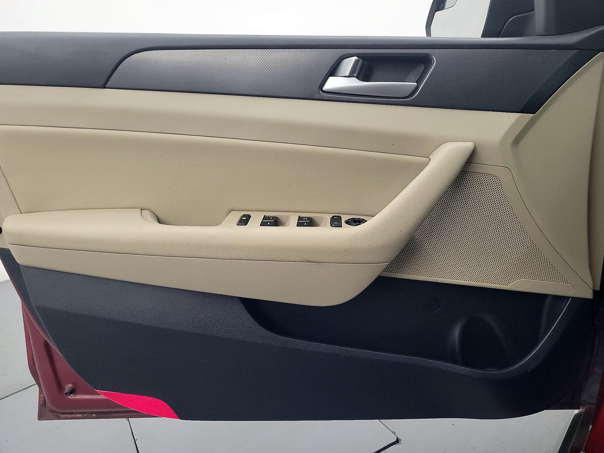 Thumbnail: 2016 Hyundai Sonata - 12