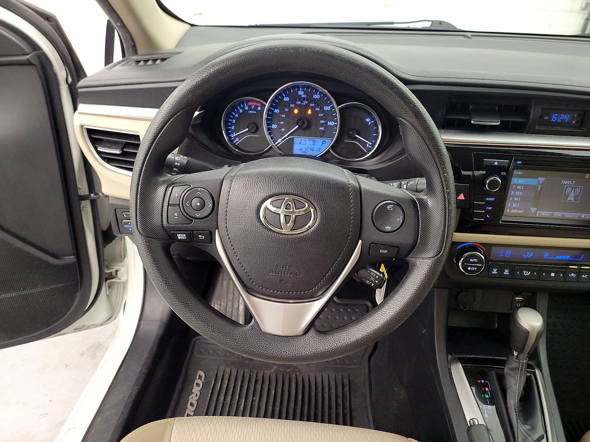Thumbnail: 2015 Toyota Corolla - 10