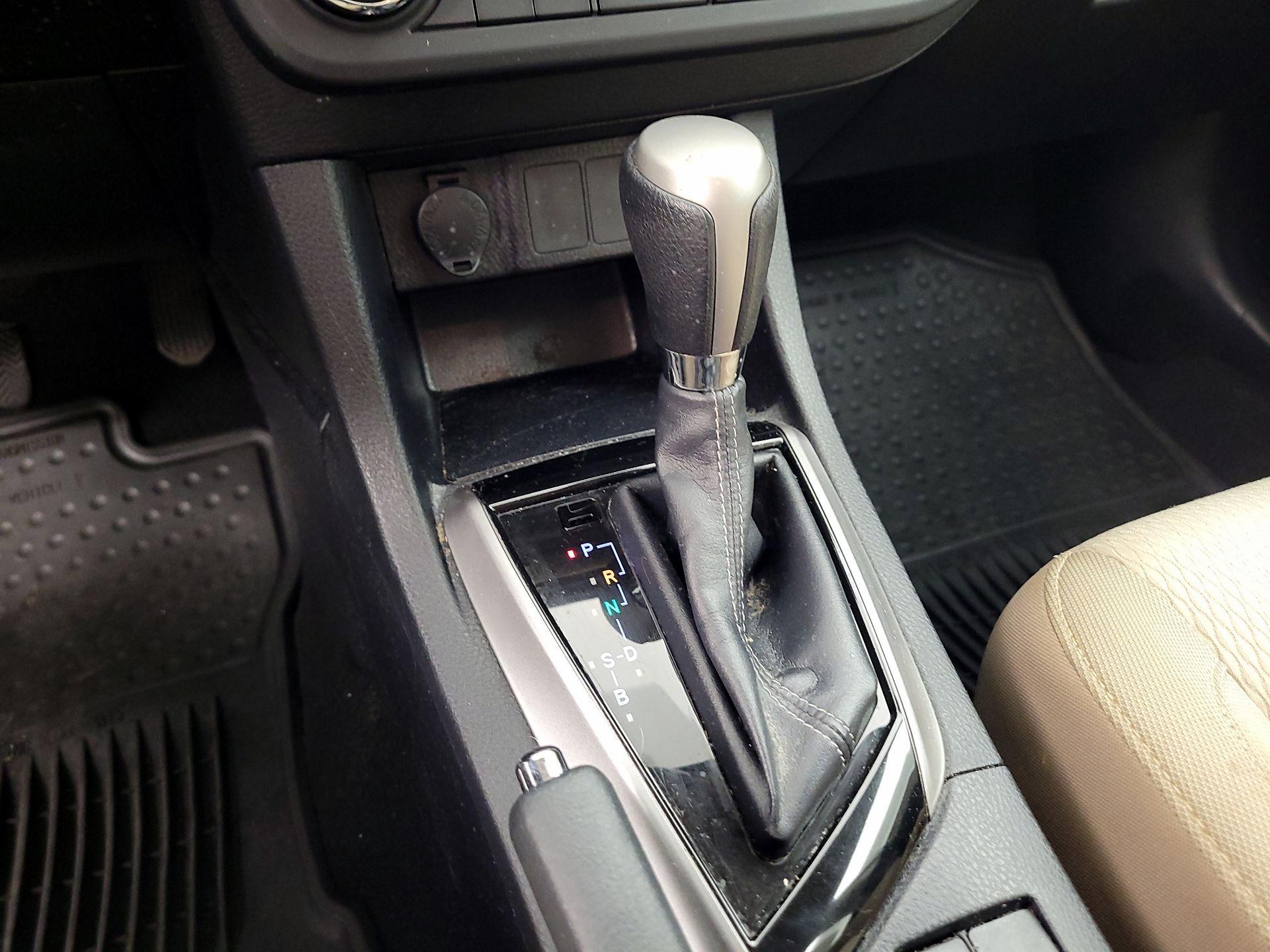 Thumbnail: 2015 Toyota Corolla - 17
