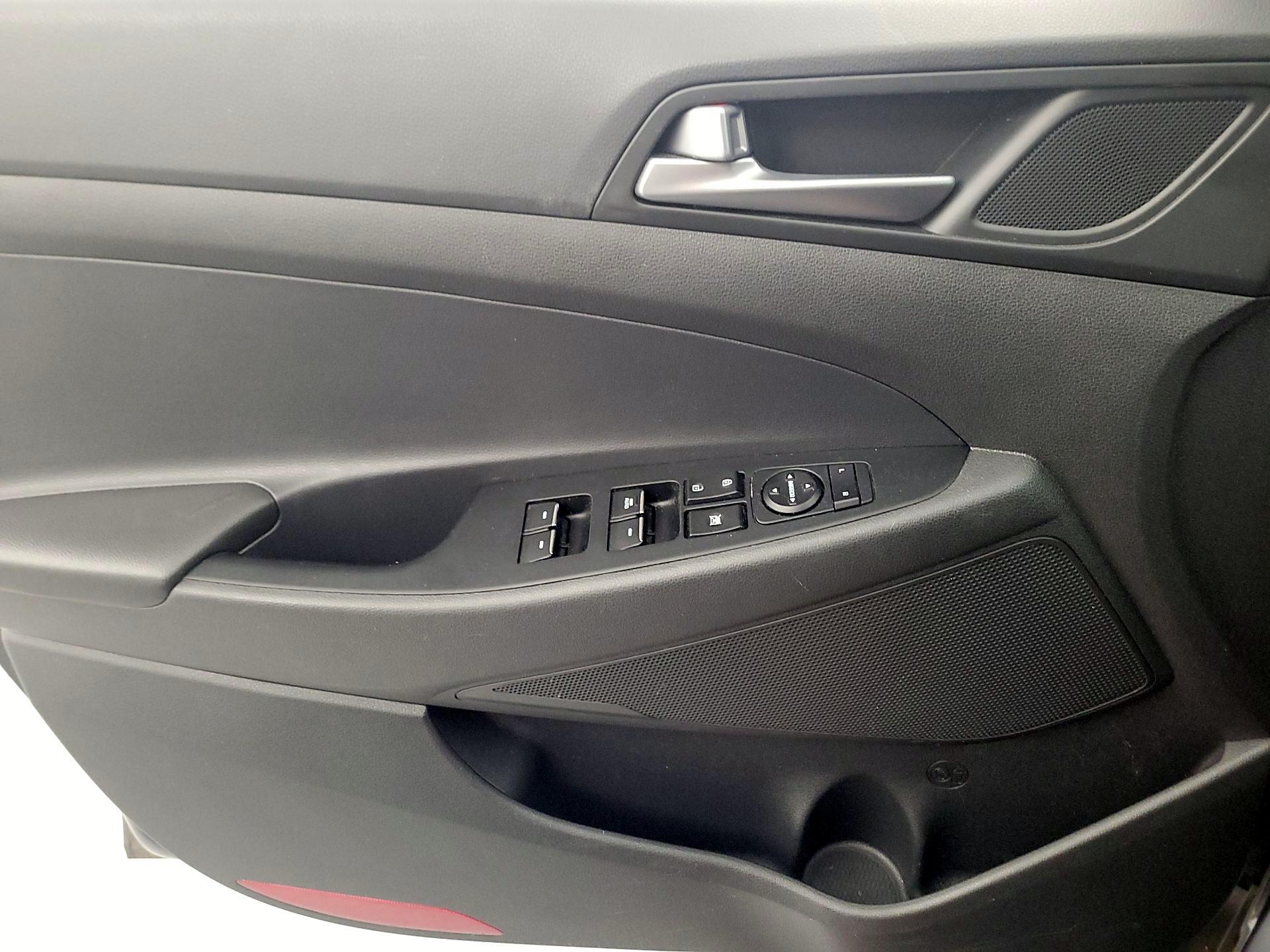 Thumbnail: 2016 Hyundai Tucson - 12