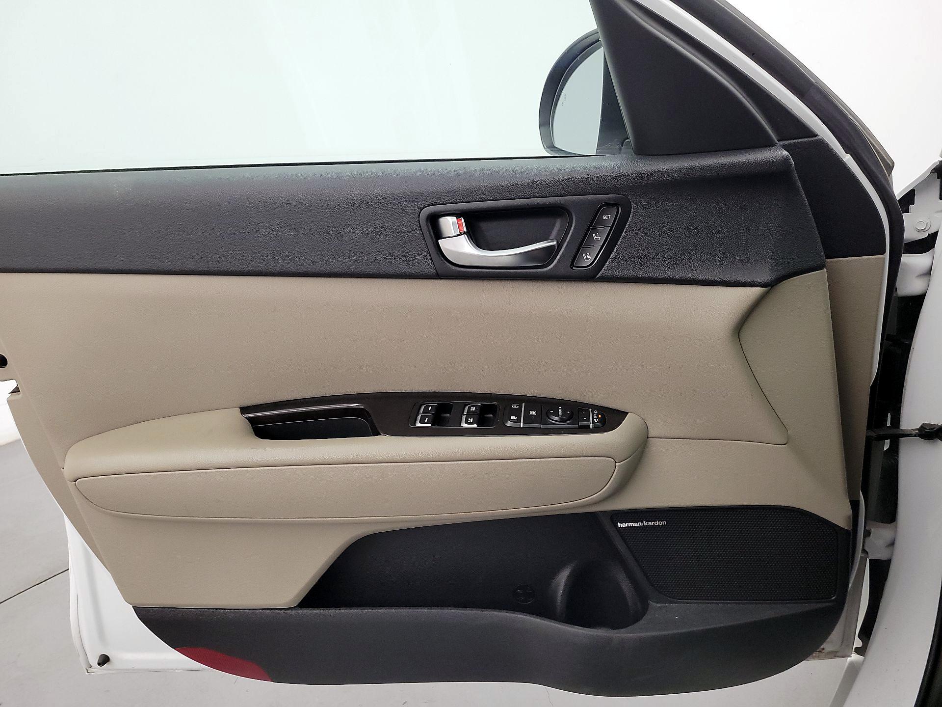 Thumbnail: 2016 Kia Optima - 12