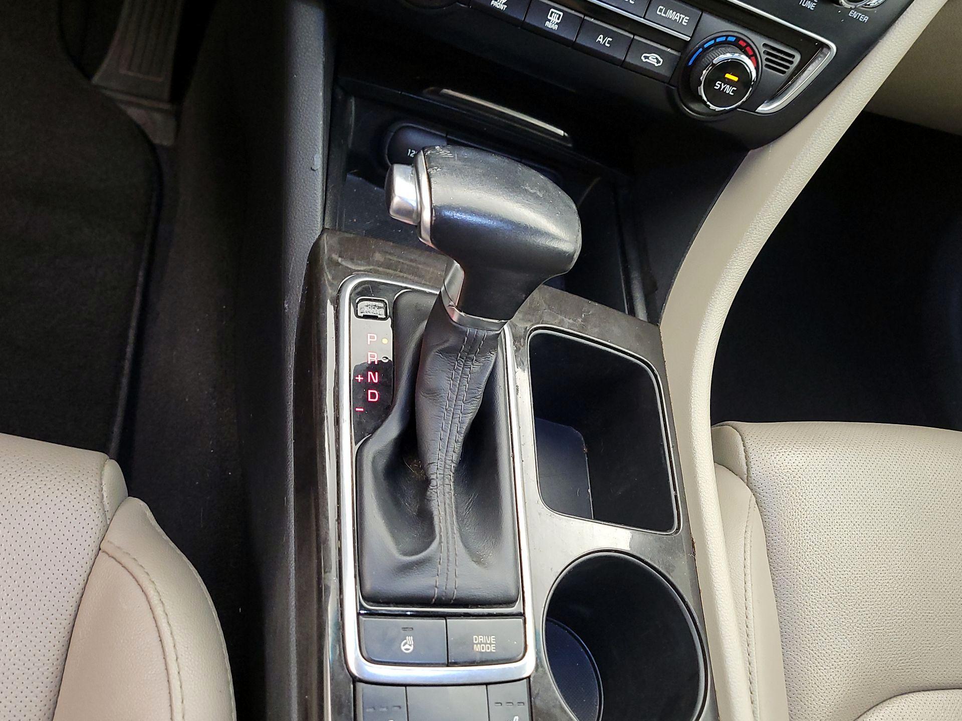 Thumbnail: 2016 Kia Optima - 17