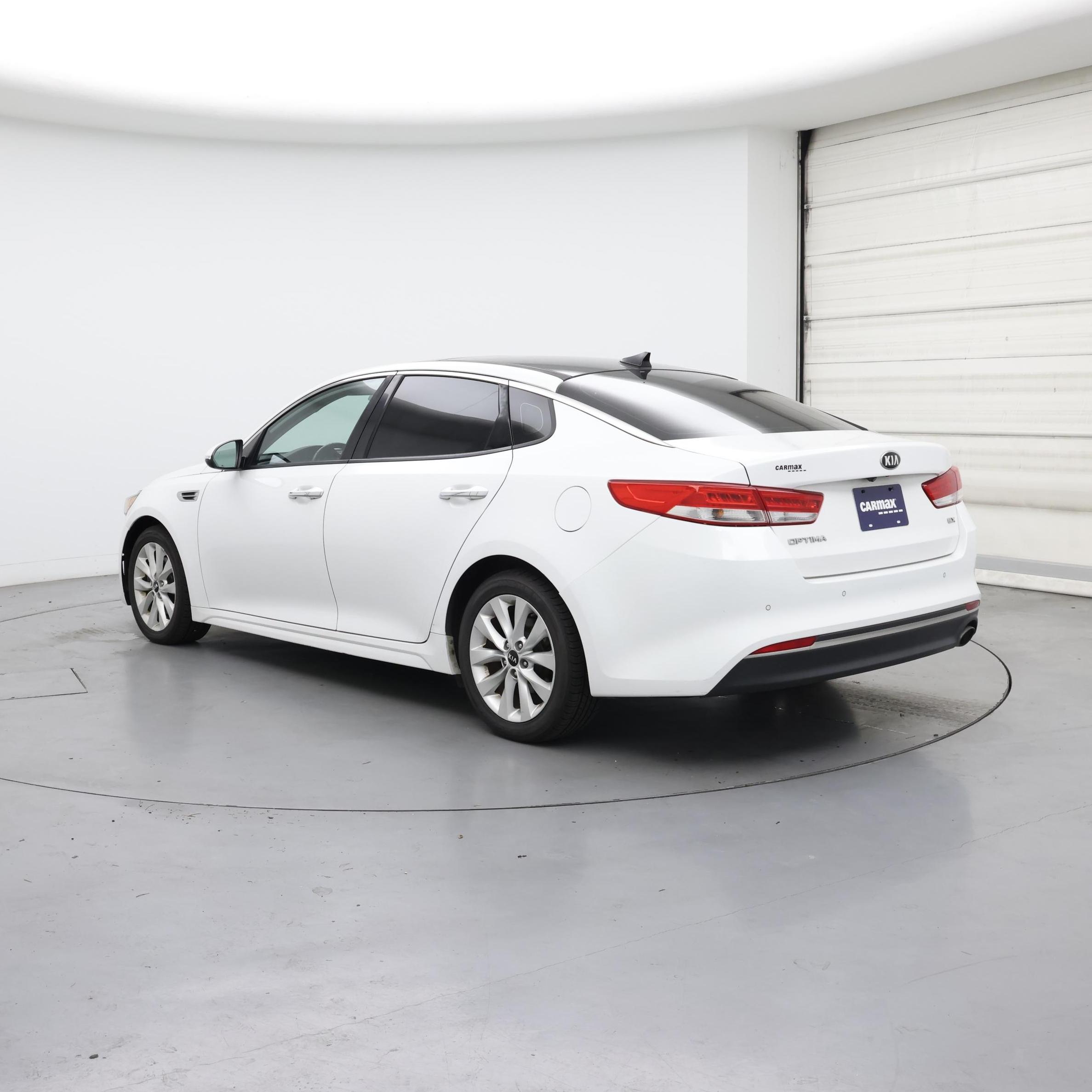 Thumbnail: 2016 Kia Optima - 2