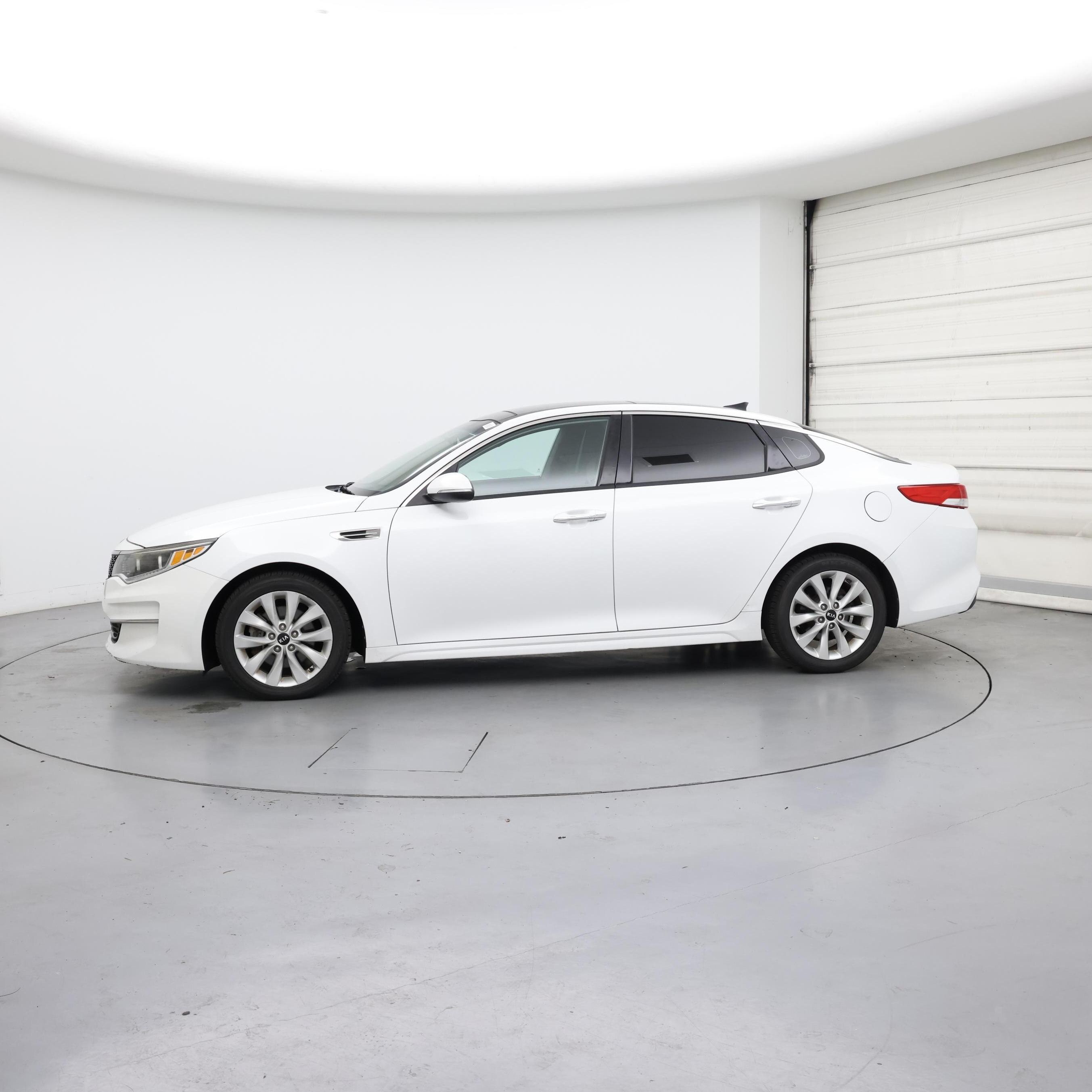 Thumbnail: 2016 Kia Optima - 3