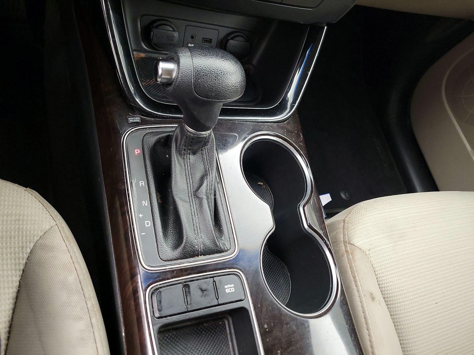 Thumbnail: 2014 Kia Sorento - 16