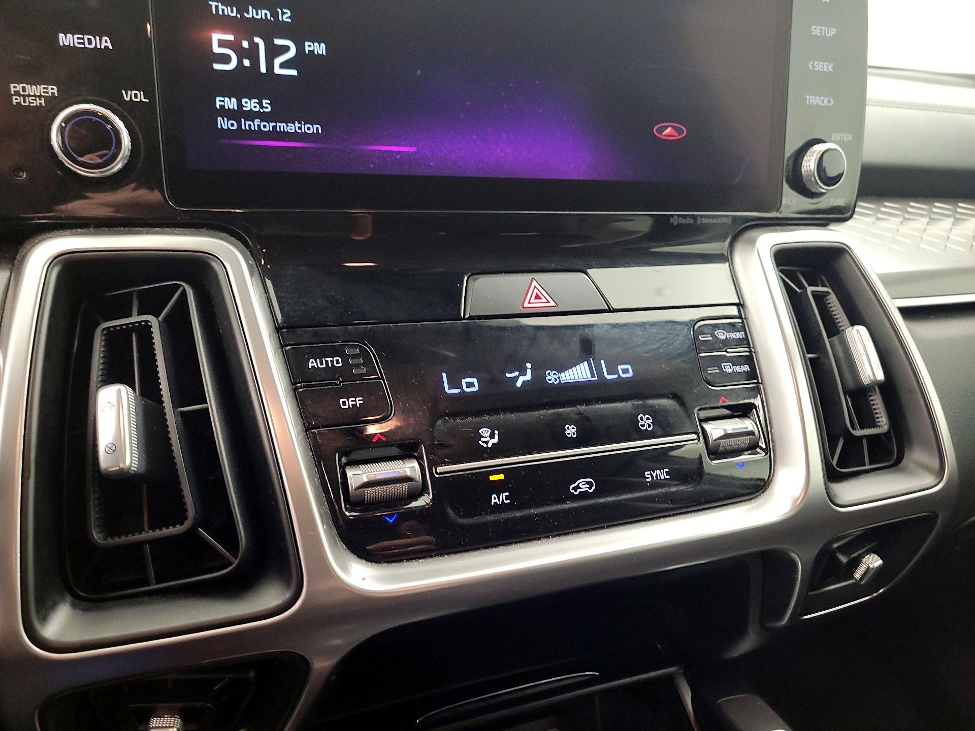 Thumbnail: 2022 Kia Sorento - 16