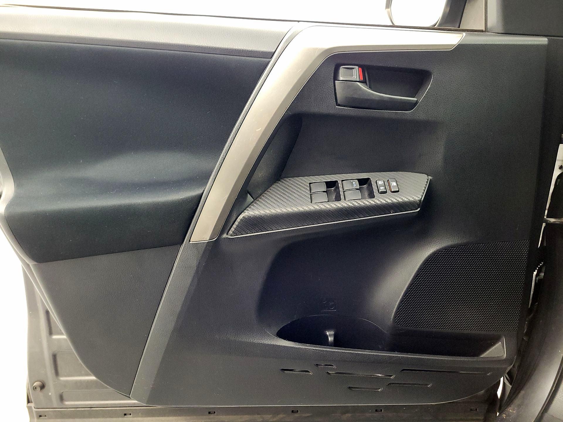 Thumbnail: 2014 Toyota RAV4 - 12