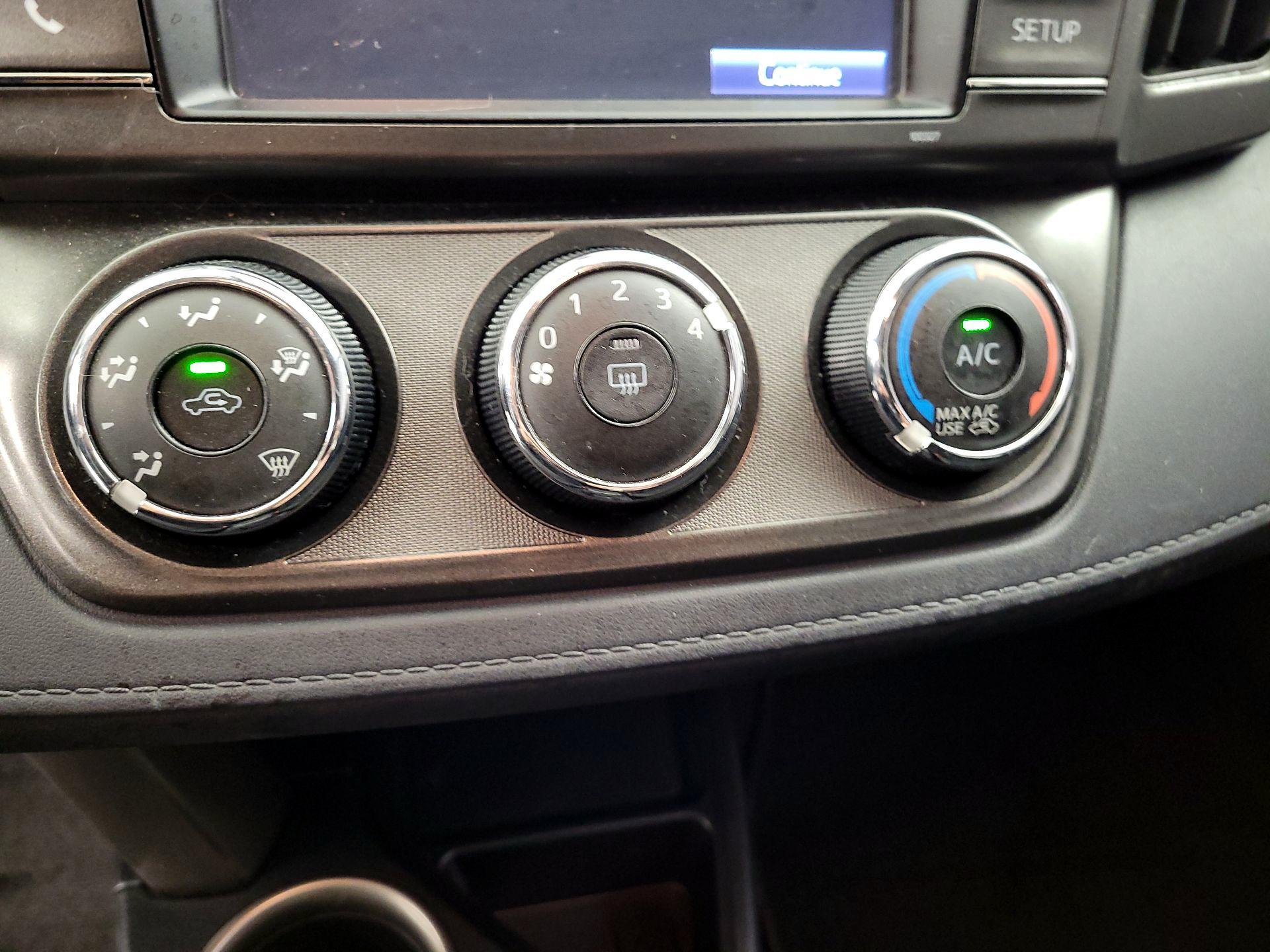 Thumbnail: 2014 Toyota RAV4 - 16