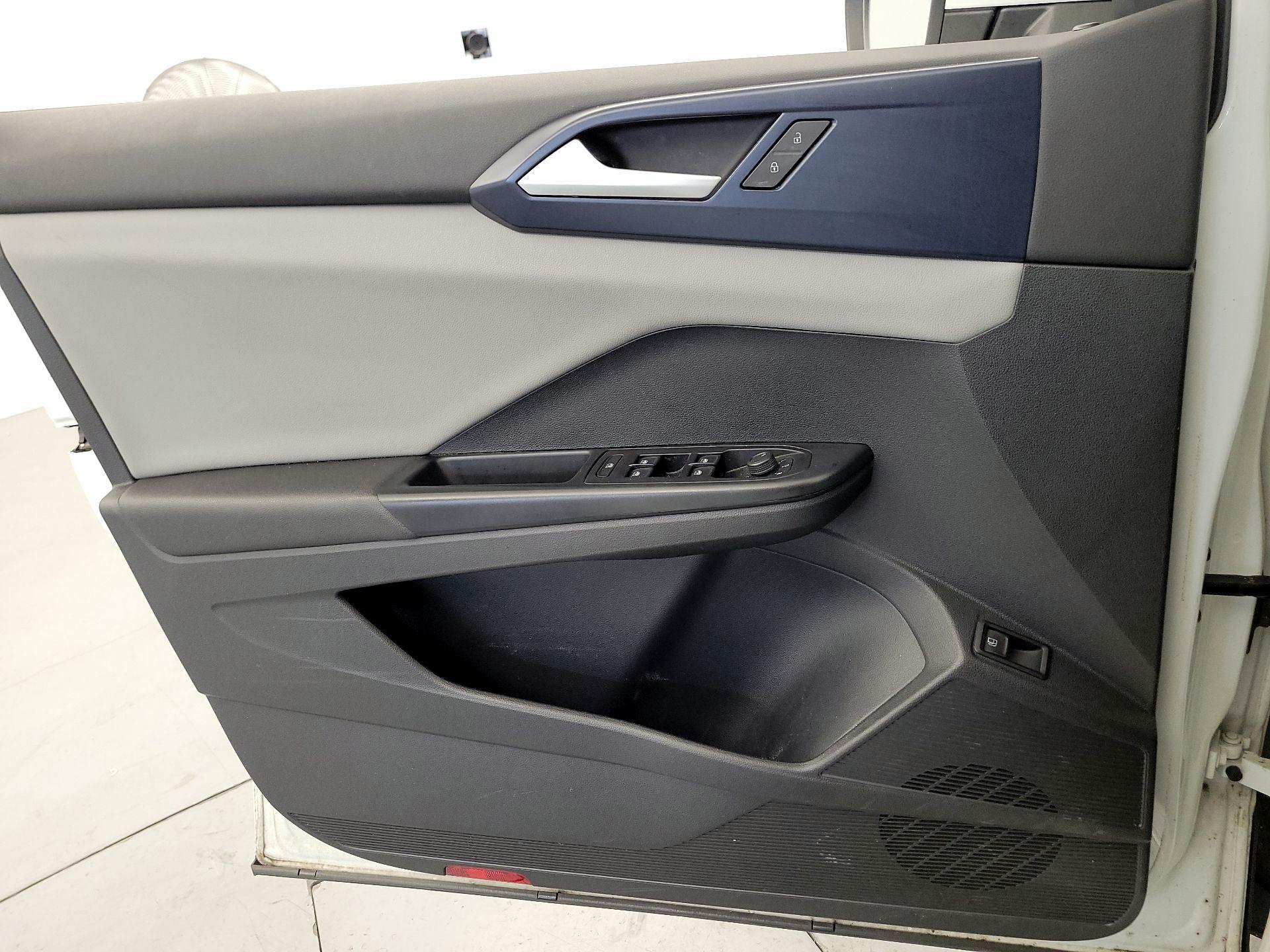 Thumbnail: 2022 Volkswagen Taos - 12