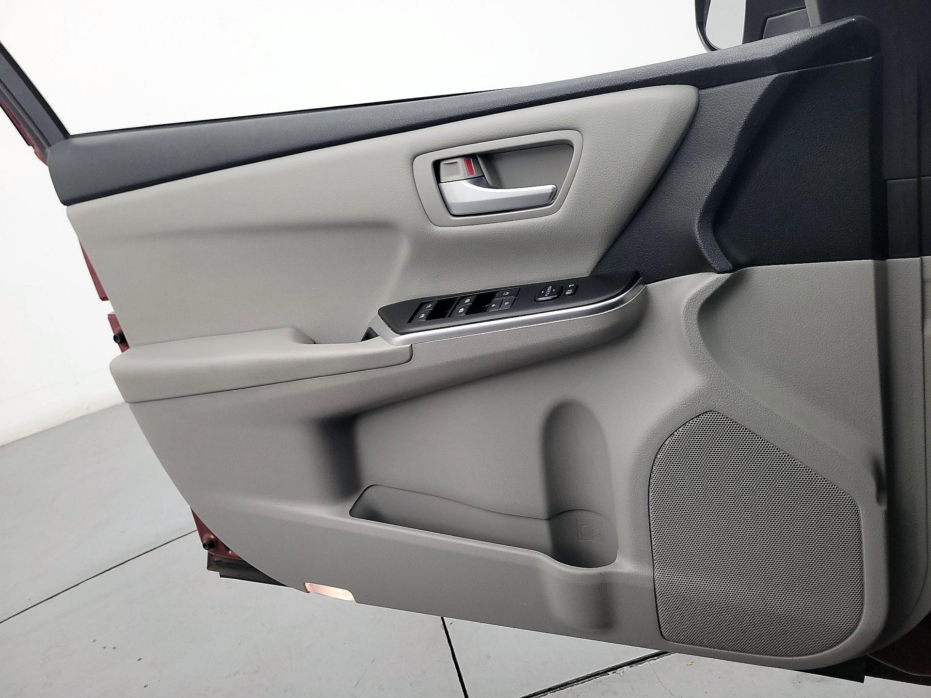 Thumbnail: 2017 Toyota Camry - 12