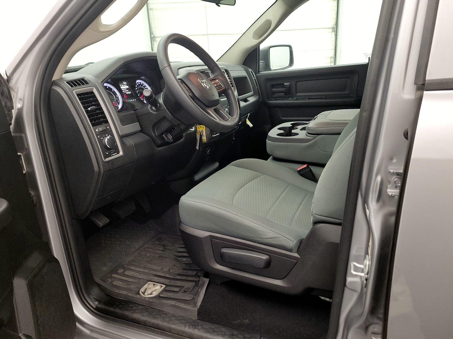 Thumbnail: 2020 RAM 1500 Classic - 11
