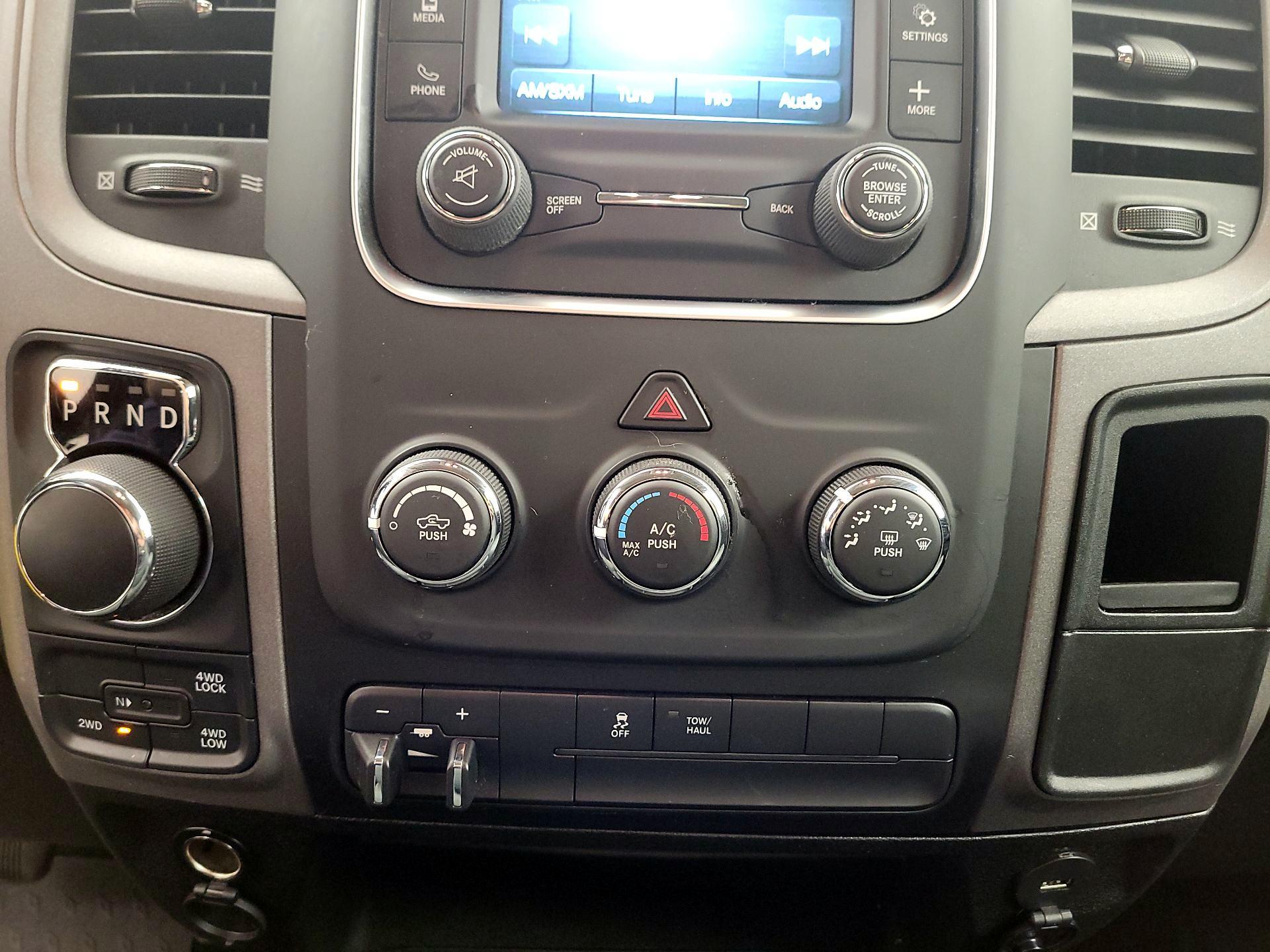 Thumbnail: 2020 RAM 1500 Classic - 14