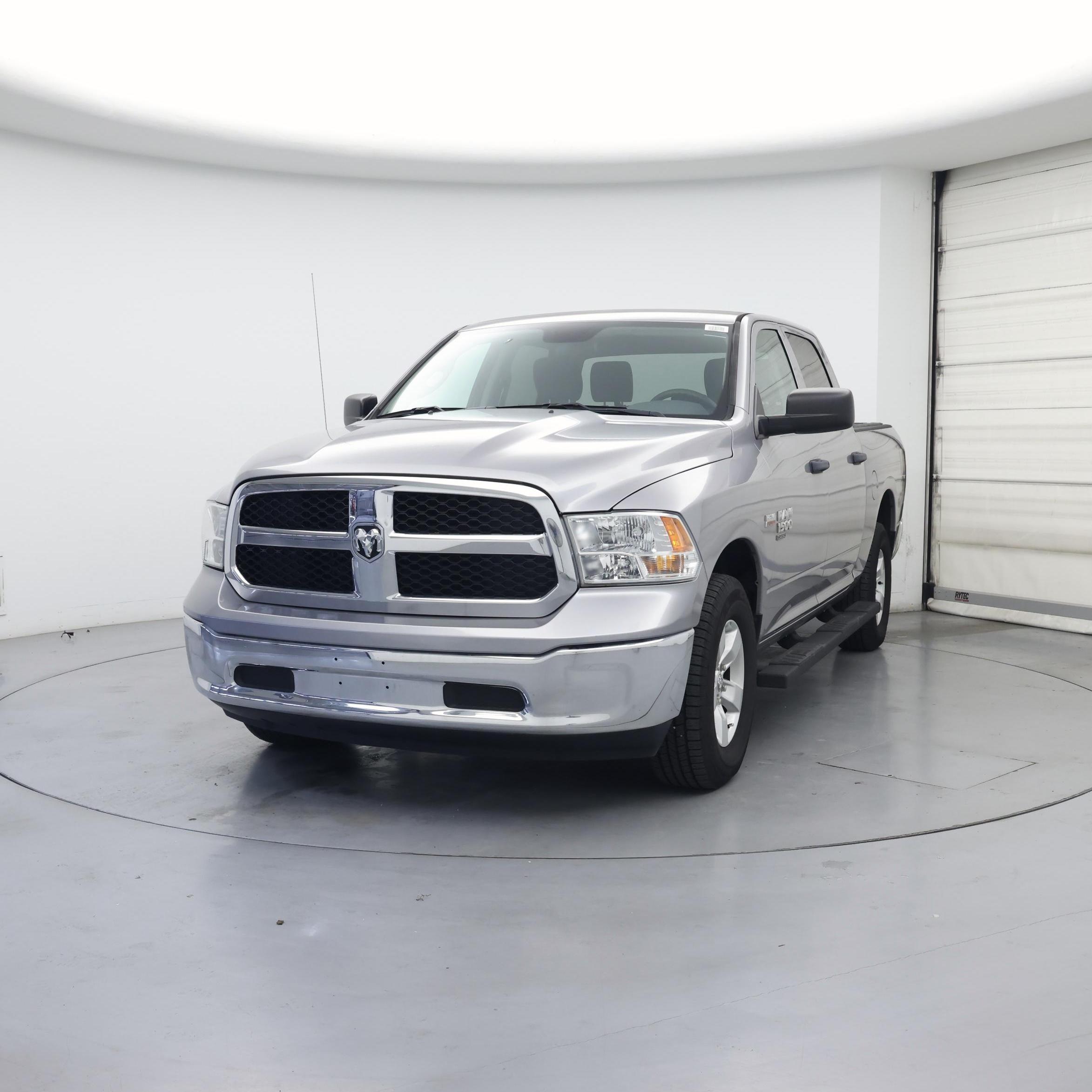 Thumbnail: 2020 RAM 1500 Classic - 4