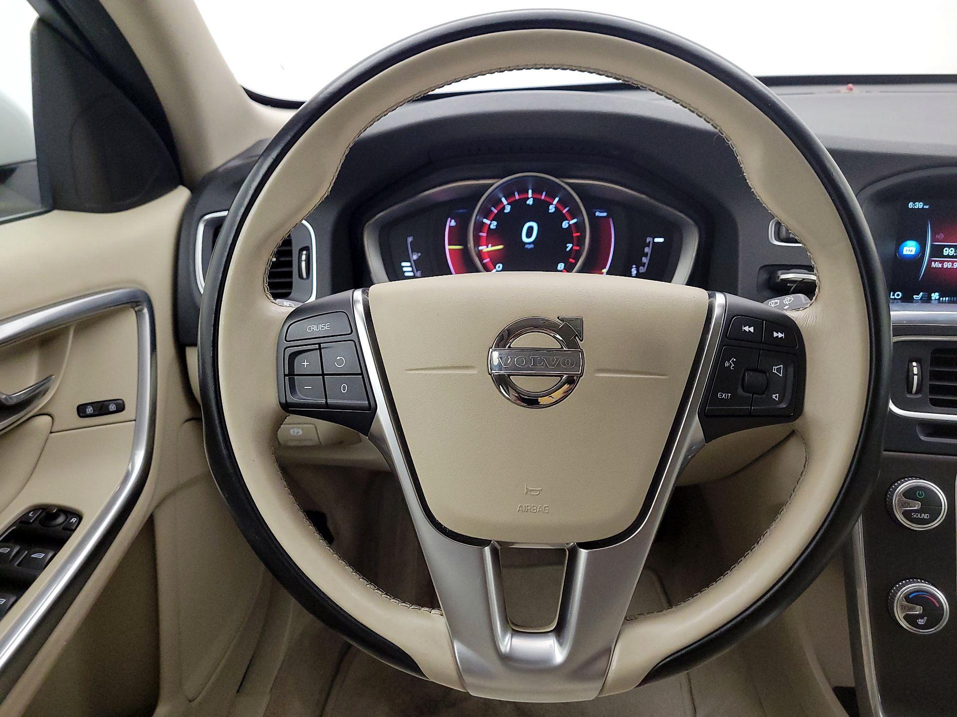 Thumbnail: 2015 Volvo V60 - 10