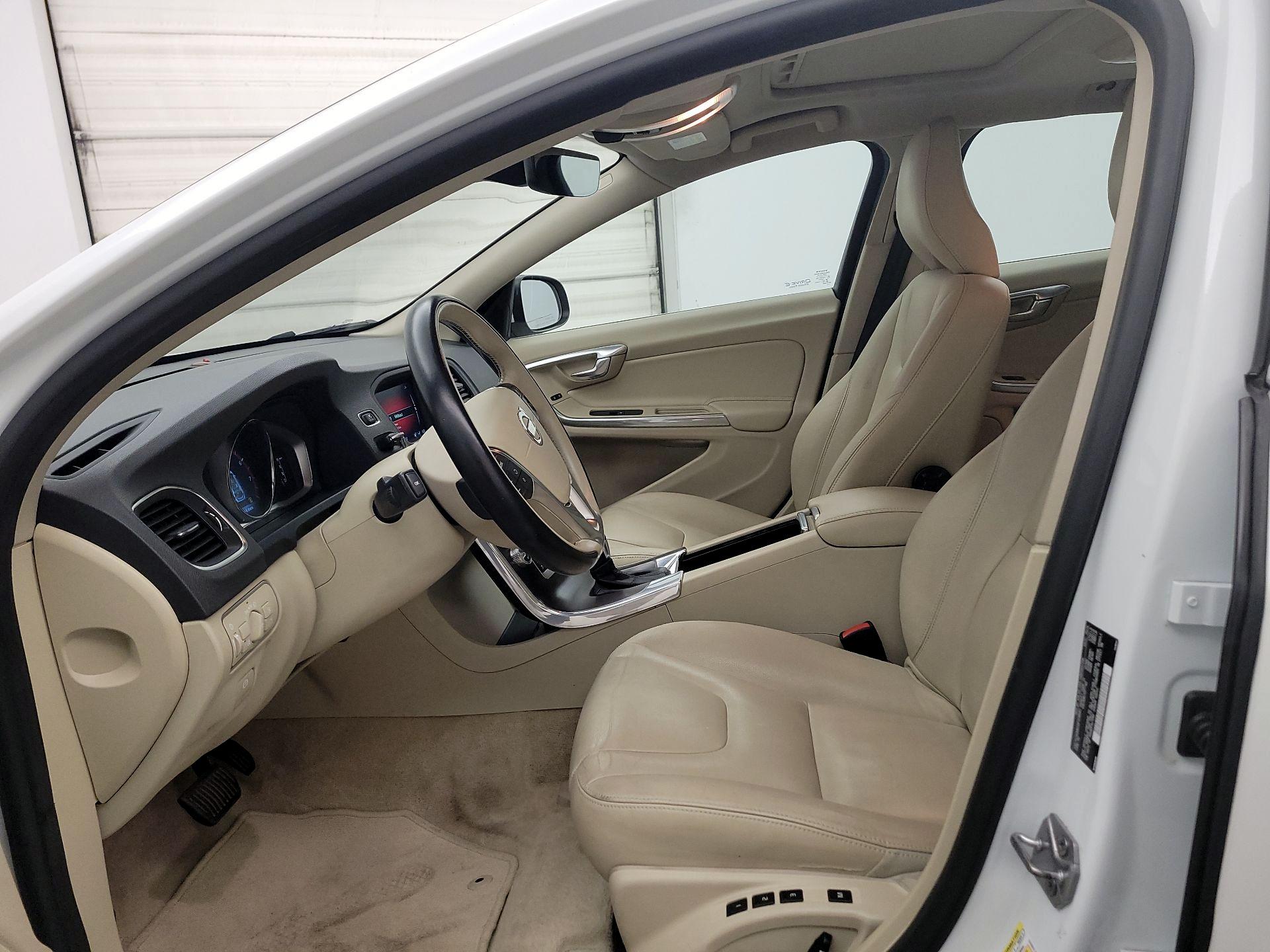 Thumbnail: 2015 Volvo V60 - 11