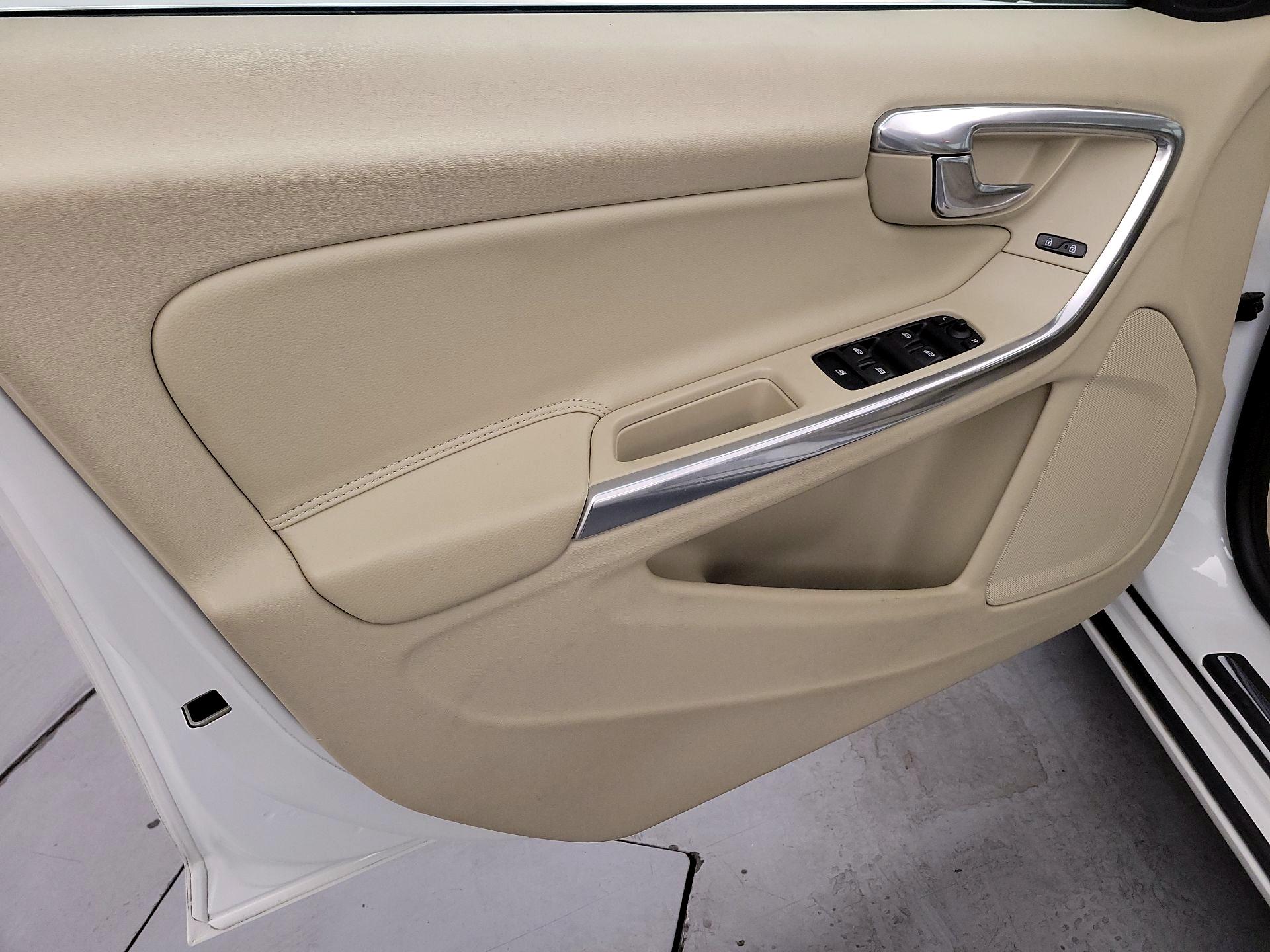 Thumbnail: 2015 Volvo V60 - 12