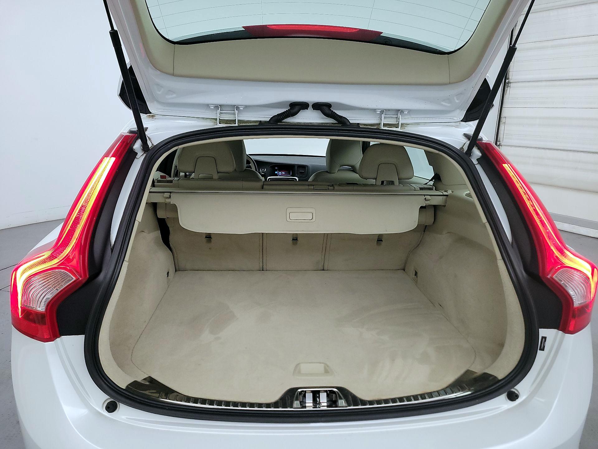 Thumbnail: 2015 Volvo V60 - 16