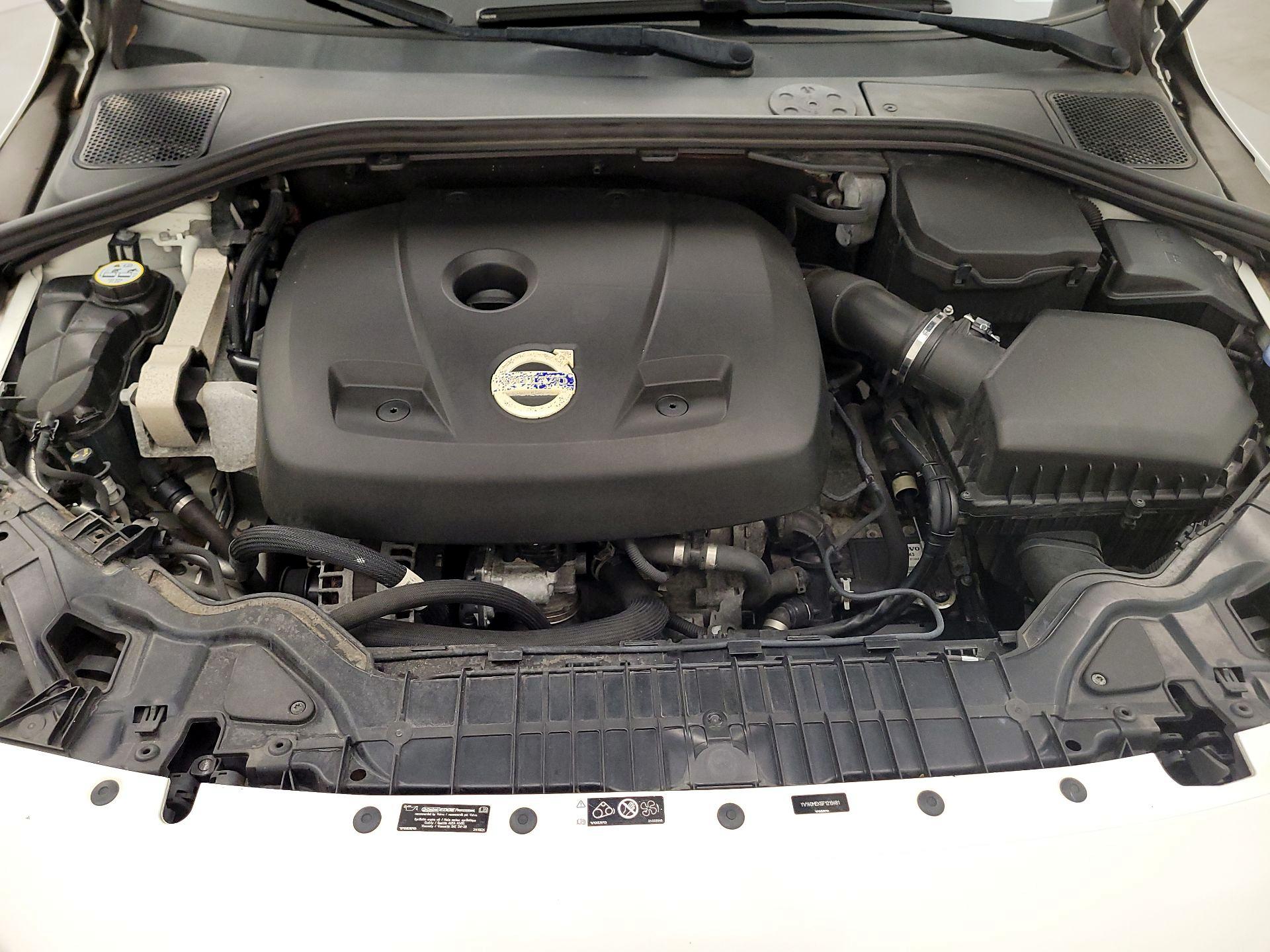 Thumbnail: 2015 Volvo V60 - 17
